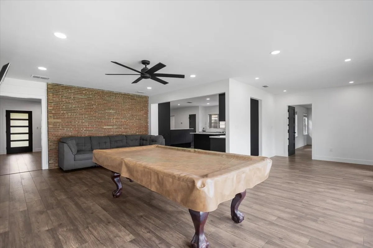 Single Family Residence For Sale in Gregg County , 1007 Lincoln Drive, Longview, Texas 75604, 4 Bedroom, 3 Bathroom, 2 Garage spaces, 3,000 Sqft, built in 1958, Price $390,900, mls#21360755, Real Estate Agent in Longview, Homes For Sale in Gregg county, Homes For Sale in Longview, Realtor in Longview Texas, Real Estate Brokerage Independent Realty Texas, Luminita Cordes Realtor