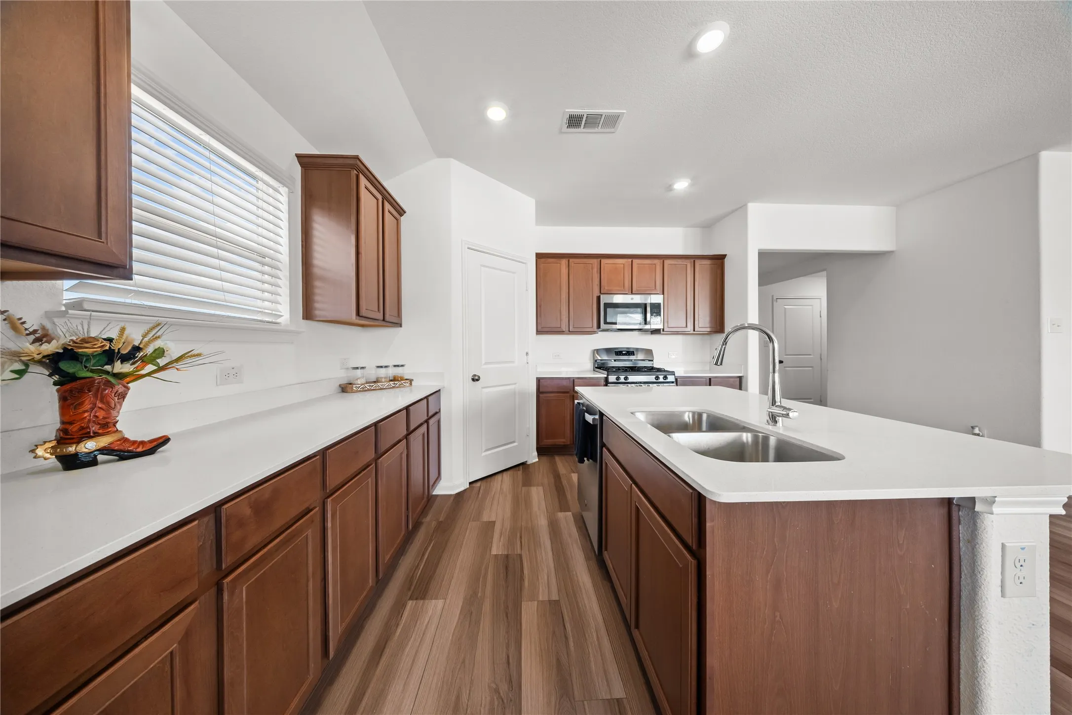 Single Family Residence For Sale in Kaufman County , 1522 Coldwater Way, Crandall, Texas 75114, 4 Bedroom, 4 Bathroom, 2 Garage spaces, 2,264 Sqft, built in 2023, mls#21361882, Real Estate Agent in Crandall, Homes For Sale in Kaufman county, Homes For Sale in Crandall, Realtor in Crandall Texas, Real Estate Brokerage Independent Realty Texas, Luminita Cordes Realtor