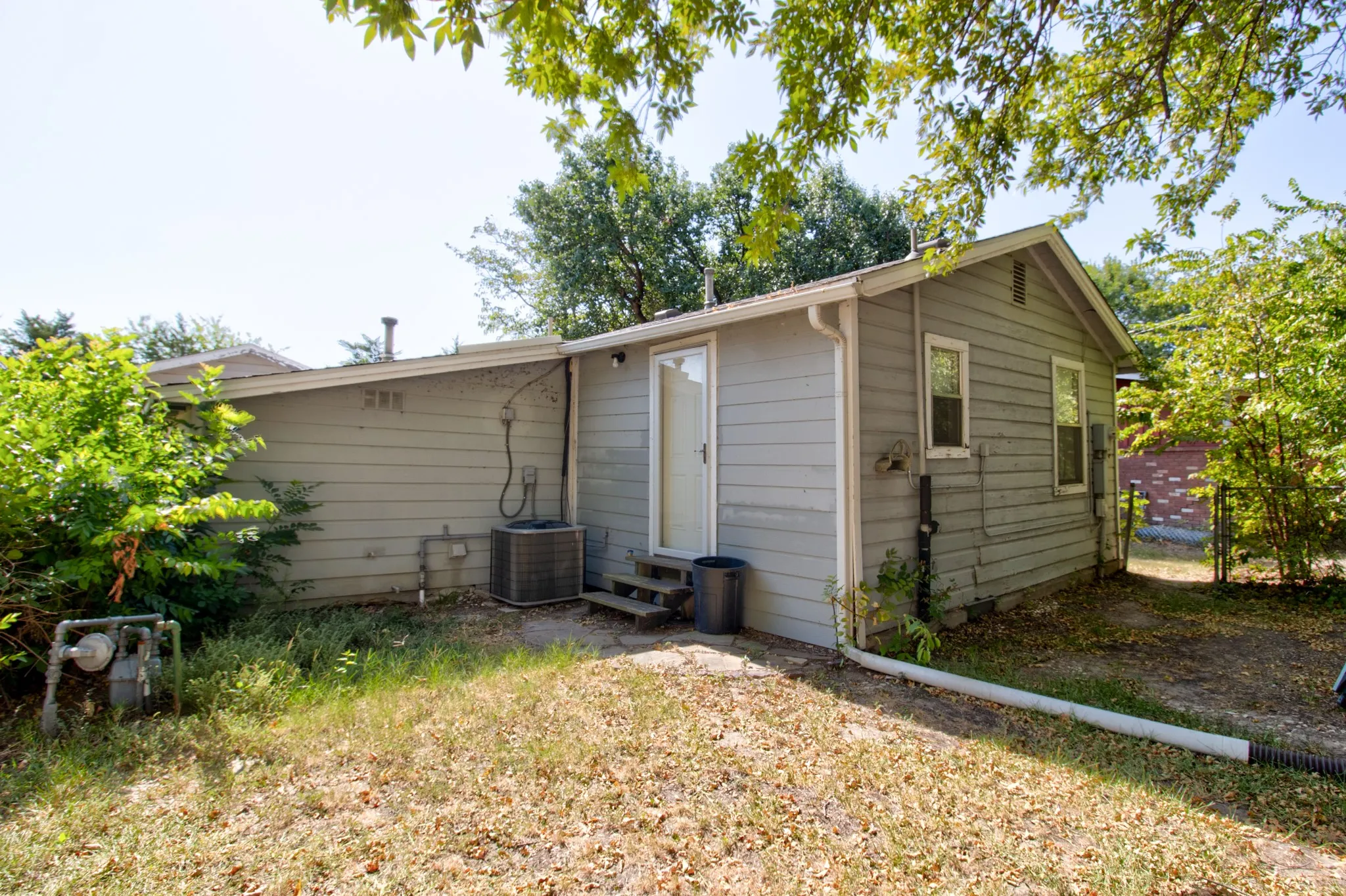 Single Family Residence For Sale in Denton County , 111 Faye Circle, Little Elm, Texas 75068, 2 Bedroom, 1 Bathroom, Garage spaces, 996 Sqft, built in 1959, mls#21357368, Real Estate Agent in Little Elm, Homes For Sale in Denton county, Homes For Sale in Little Elm, Realtor in Little Elm Texas, Real Estate Brokerage Independent Realty Texas, Luminita Cordes Realtor