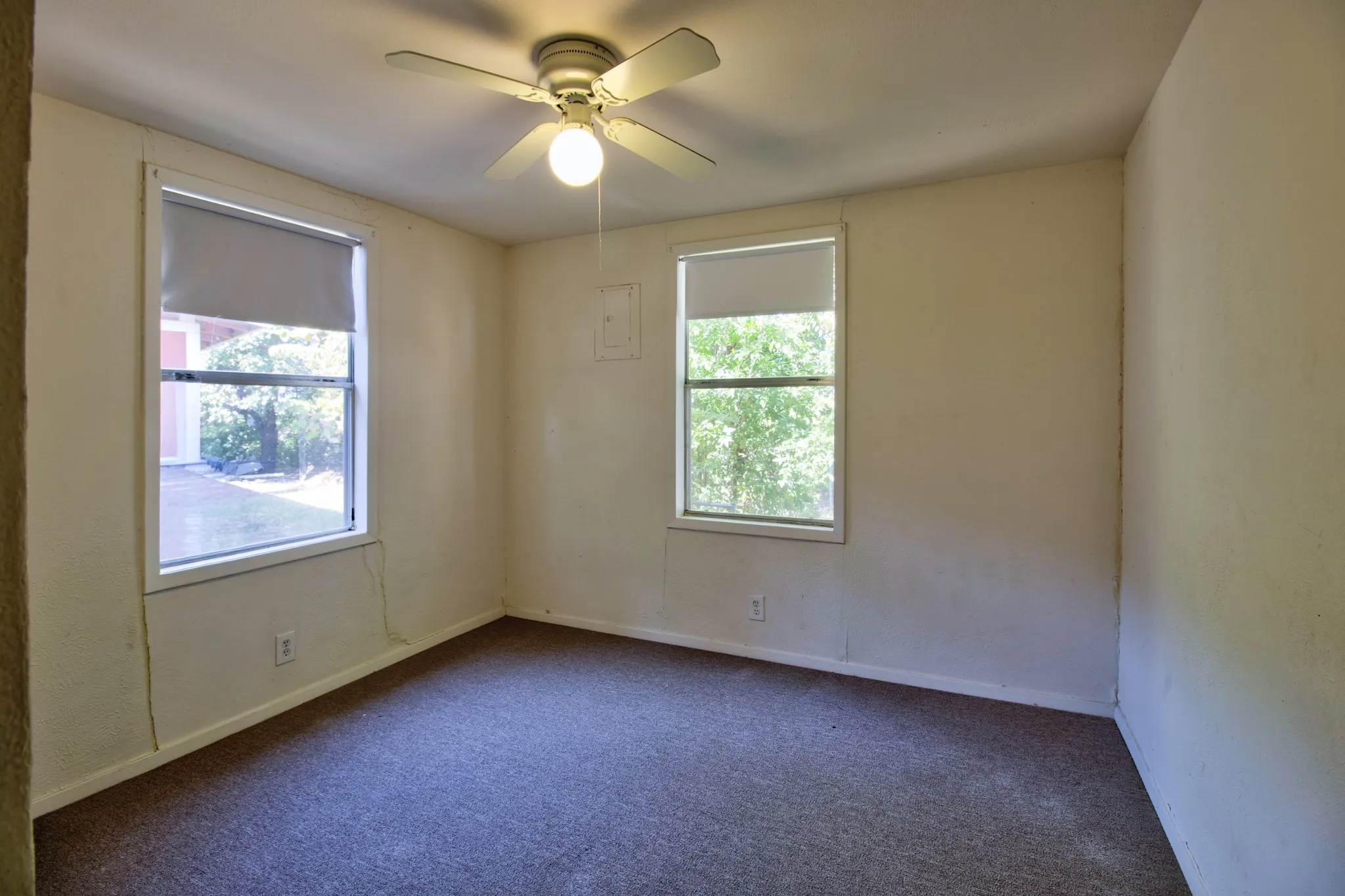 Single Family Residence For Sale in Denton County , 111 Faye Circle, Little Elm, Texas 75068, 2 Bedroom, 1 Bathroom, Garage spaces, 996 Sqft, built in 1959, mls#21357368, Real Estate Agent in Little Elm, Homes For Sale in Denton county, Homes For Sale in Little Elm, Realtor in Little Elm Texas, Real Estate Brokerage Independent Realty Texas, Luminita Cordes Realtor