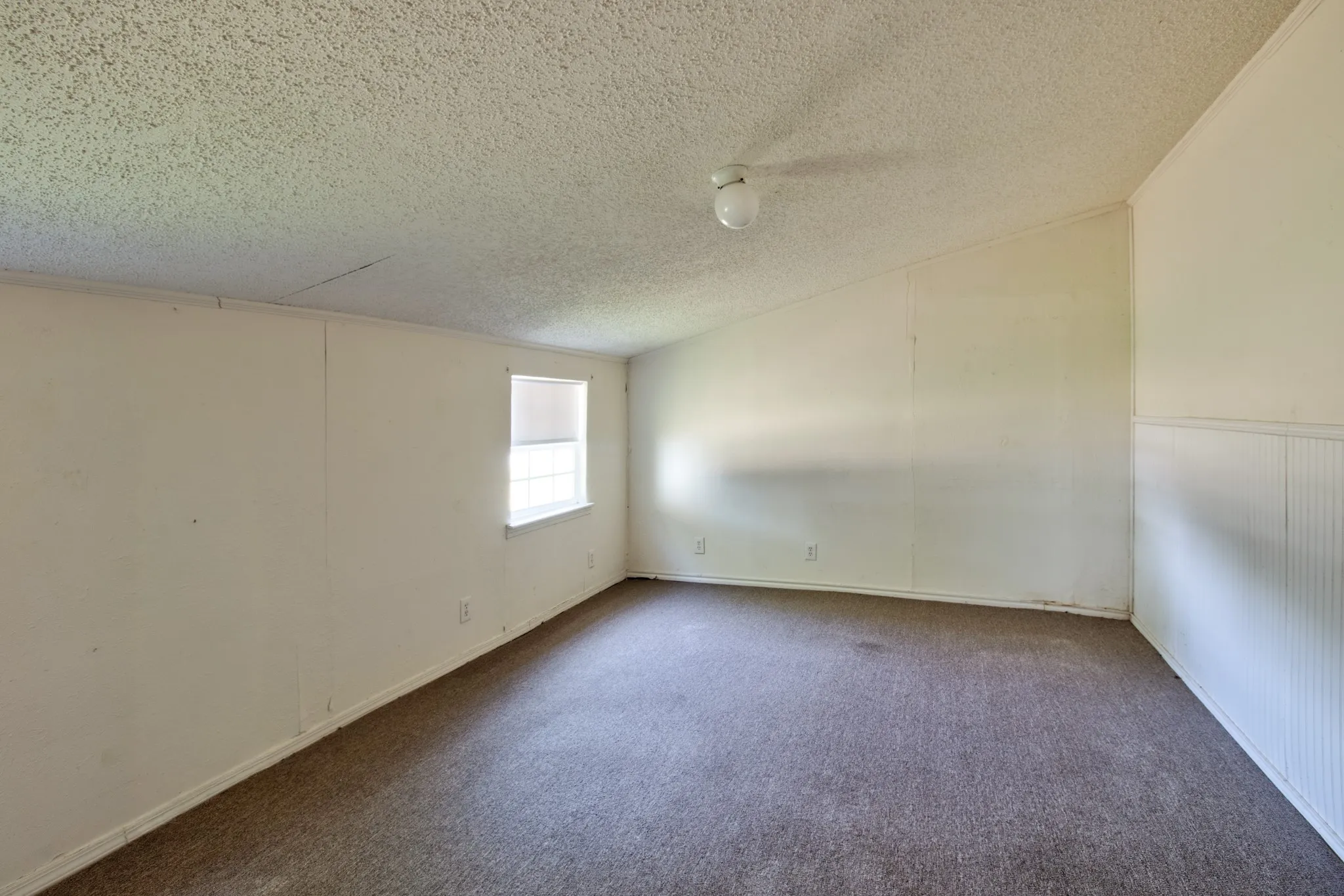 Single Family Residence For Sale in Denton County , 111 Faye Circle, Little Elm, Texas 75068, 2 Bedroom, 1 Bathroom, Garage spaces, 996 Sqft, built in 1959, mls#21357368, Real Estate Agent in Little Elm, Homes For Sale in Denton county, Homes For Sale in Little Elm, Realtor in Little Elm Texas, Real Estate Brokerage Independent Realty Texas, Luminita Cordes Realtor