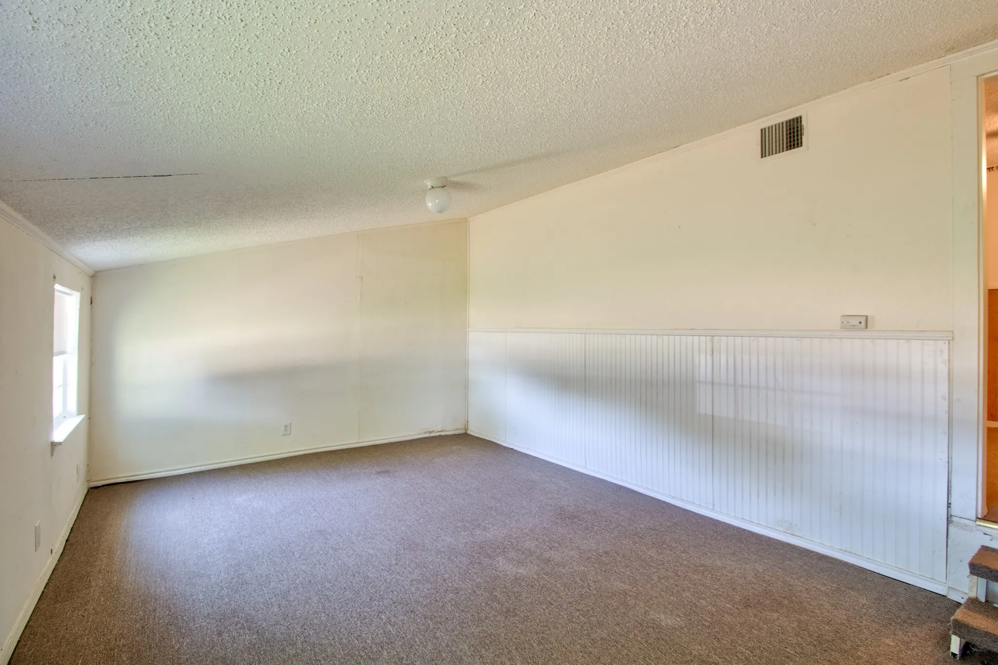 Single Family Residence For Sale in Denton County , 111 Faye Circle, Little Elm, Texas 75068, 2 Bedroom, 1 Bathroom, Garage spaces, 996 Sqft, built in 1959, mls#21357368, Real Estate Agent in Little Elm, Homes For Sale in Denton county, Homes For Sale in Little Elm, Realtor in Little Elm Texas, Real Estate Brokerage Independent Realty Texas, Luminita Cordes Realtor