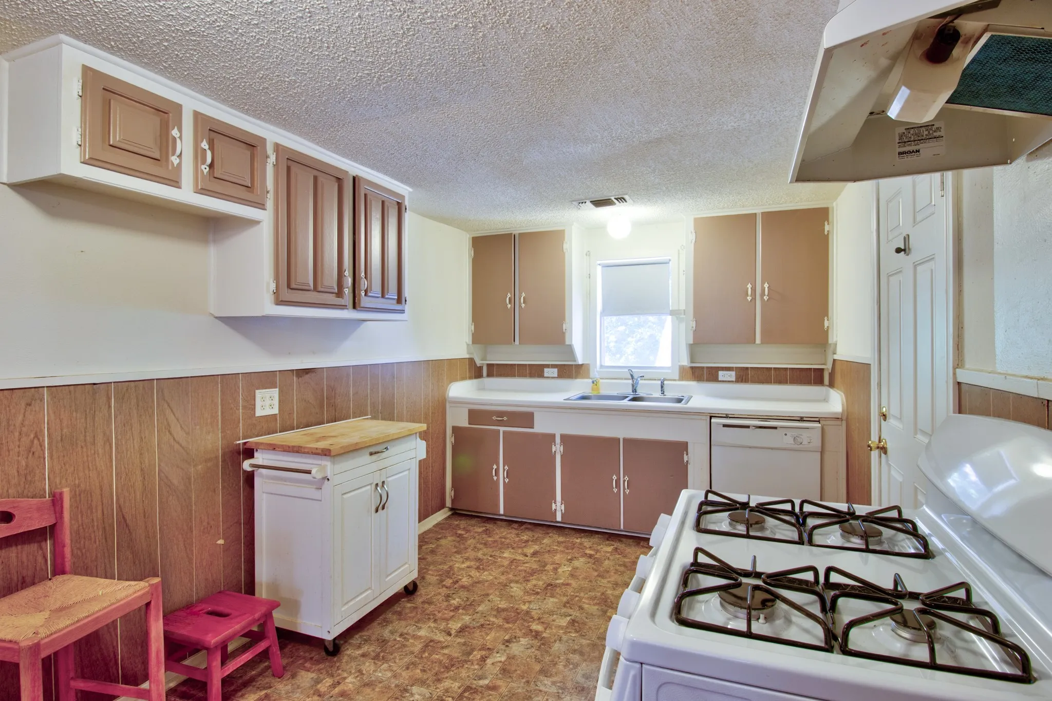 Single Family Residence For Sale in Denton County , 111 Faye Circle, Little Elm, Texas 75068, 2 Bedroom, 1 Bathroom, Garage spaces, 996 Sqft, built in 1959, mls#21357368, Real Estate Agent in Little Elm, Homes For Sale in Denton county, Homes For Sale in Little Elm, Realtor in Little Elm Texas, Real Estate Brokerage Independent Realty Texas, Luminita Cordes Realtor