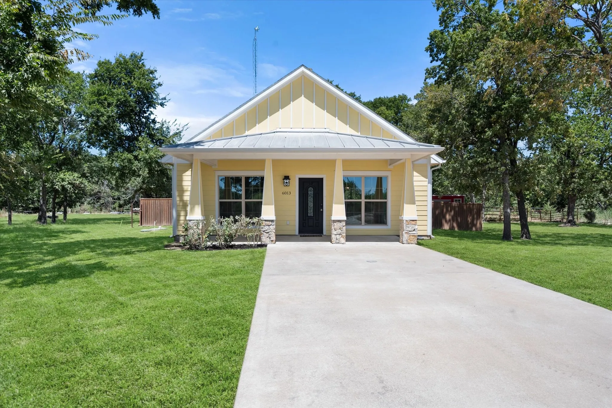 Single Family Residence For Sale in Navarro County , 6013 SE County Road 3050, Corsicana, Texas 75109, 3 Bedroom, 2 Bathroom, Garage spaces, 1,236 Sqft, built in 2020, mls#21361778, Real Estate Agent in Corsicana, Homes For Sale in Navarro county, Homes For Sale in Corsicana, Realtor in Corsicana Texas, Real Estate Brokerage Independent Realty Texas, Luminita Cordes Realtor