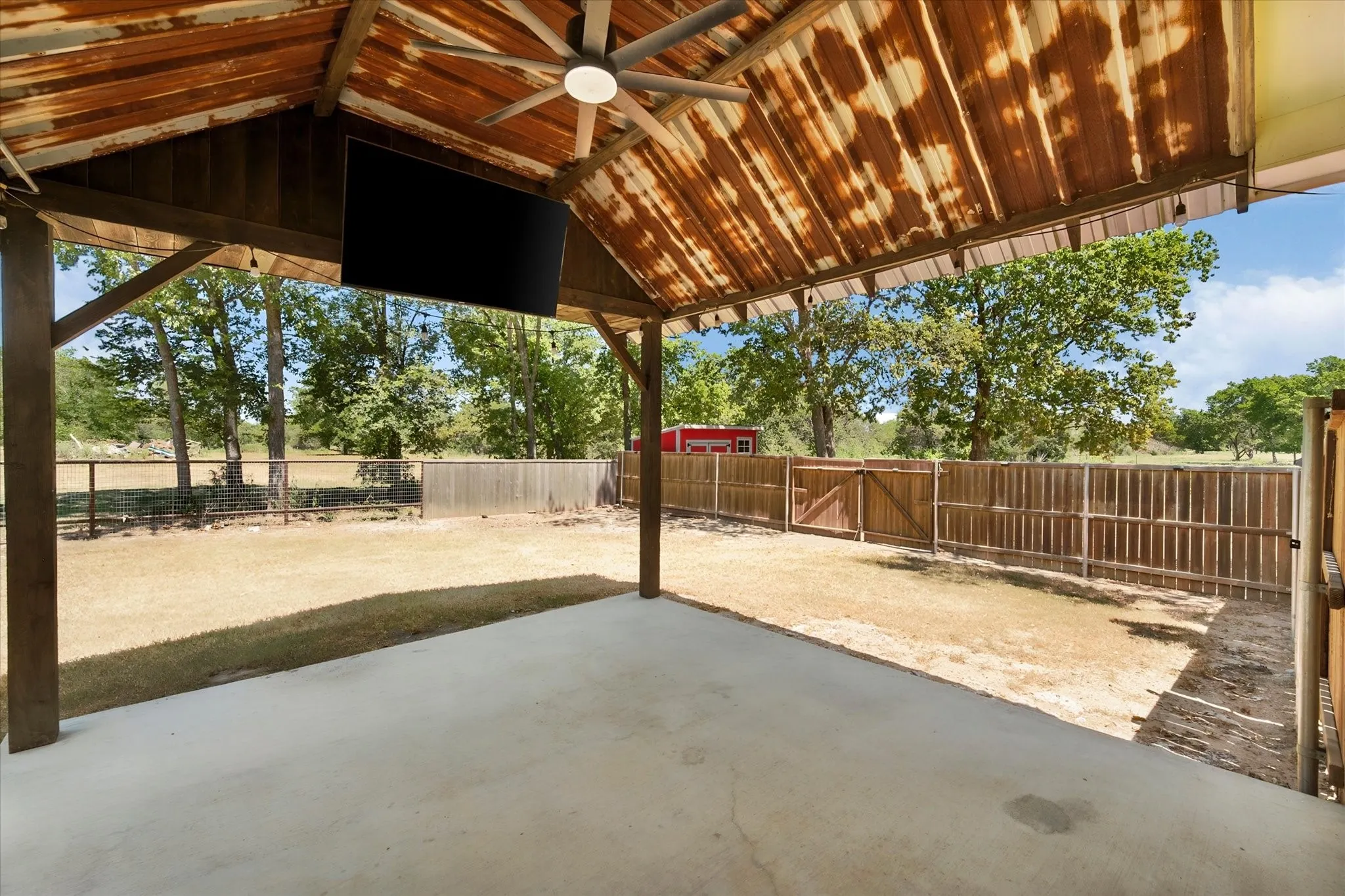 Single Family Residence For Sale in Navarro County , 6013 SE County Road 3050, Corsicana, Texas 75109, 3 Bedroom, 2 Bathroom, Garage spaces, 1,236 Sqft, built in 2020, mls#21361778, Real Estate Agent in Corsicana, Homes For Sale in Navarro county, Homes For Sale in Corsicana, Realtor in Corsicana Texas, Real Estate Brokerage Independent Realty Texas, Luminita Cordes Realtor