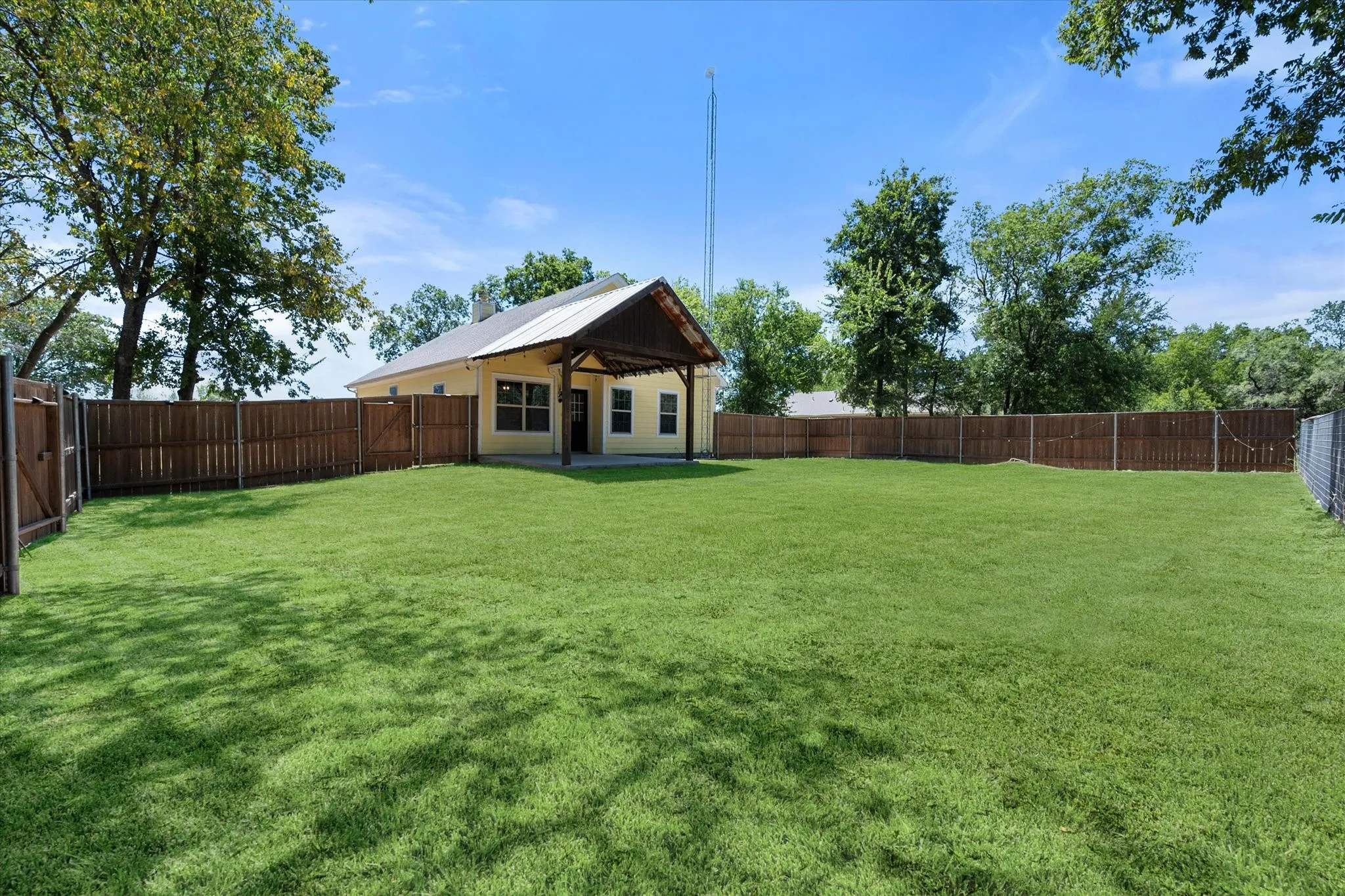 Single Family Residence For Sale in Navarro County , 6013 SE County Road 3050, Corsicana, Texas 75109, 3 Bedroom, 2 Bathroom, Garage spaces, 1,236 Sqft, built in 2020, mls#21361778, Real Estate Agent in Corsicana, Homes For Sale in Navarro county, Homes For Sale in Corsicana, Realtor in Corsicana Texas, Real Estate Brokerage Independent Realty Texas, Luminita Cordes Realtor