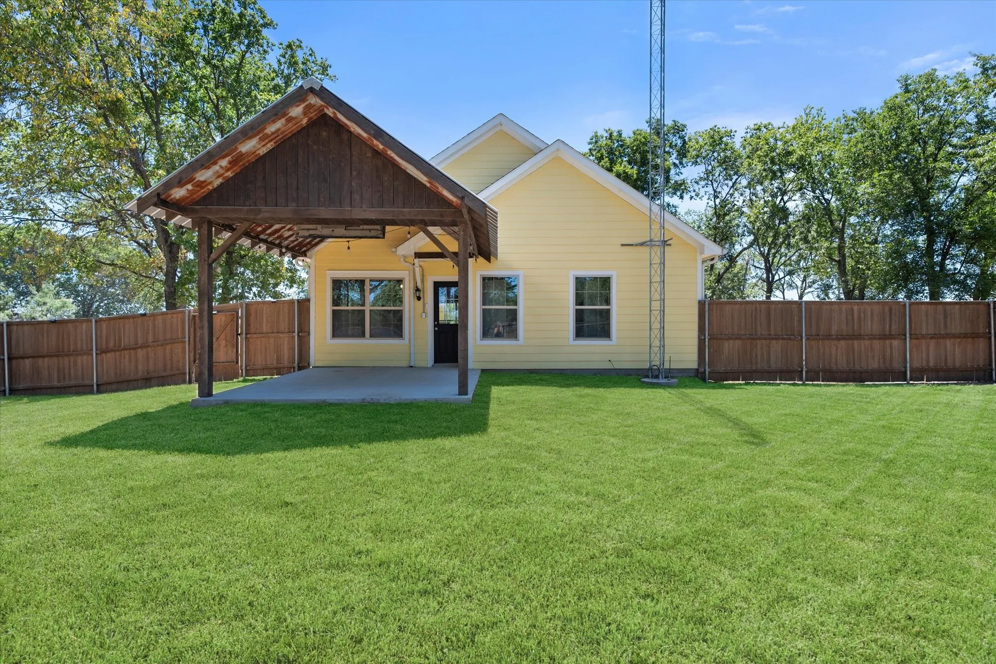 Single Family Residence For Sale in Navarro County , 6013 SE County Road 3050, Corsicana, Texas 75109, 3 Bedroom, 2 Bathroom, Garage spaces, 1,236 Sqft, built in 2020, mls#21361778, Real Estate Agent in Corsicana, Homes For Sale in Navarro county, Homes For Sale in Corsicana, Realtor in Corsicana Texas, Real Estate Brokerage Independent Realty Texas, Luminita Cordes Realtor