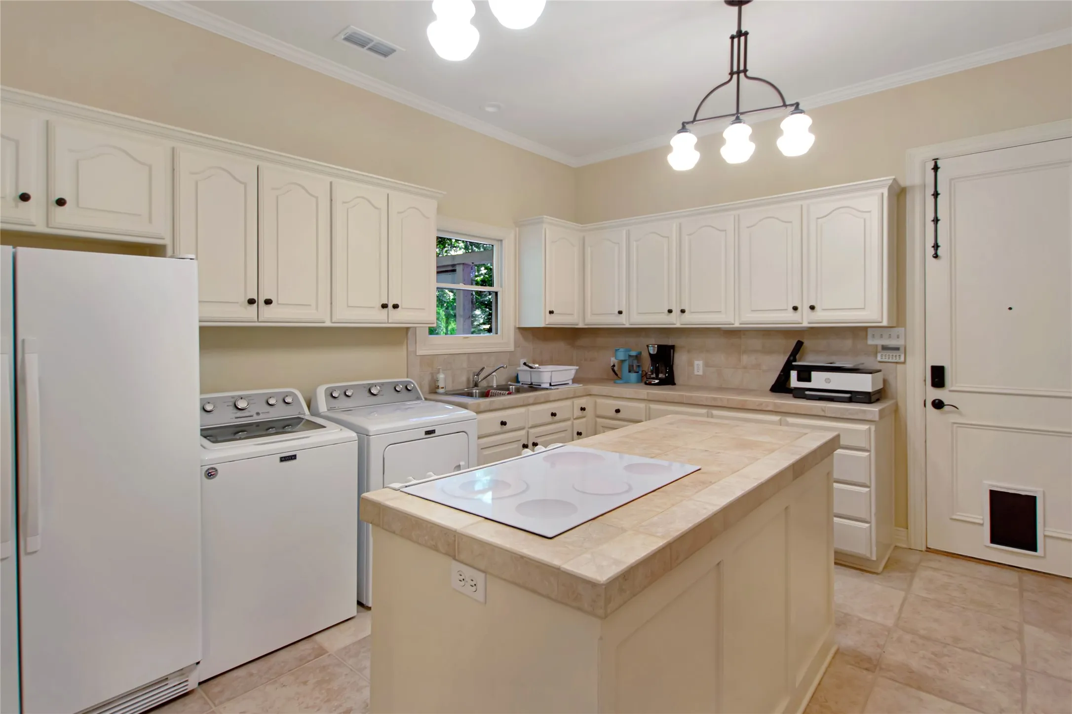 Single Family Residence For Sale in Smith County , 3889 Brighton Creek Circle, Tyler, Texas 75707, 4 Bedroom, 4 Bathroom, 3 Garage spaces, 5,835 Sqft, built in 2001, mls#21358628, Real Estate Agent in Tyler, Homes For Sale in Smith county, Homes For Sale in Tyler, Realtor in Tyler Texas, Real Estate Brokerage Independent Realty Texas, Luminita Cordes Realtor