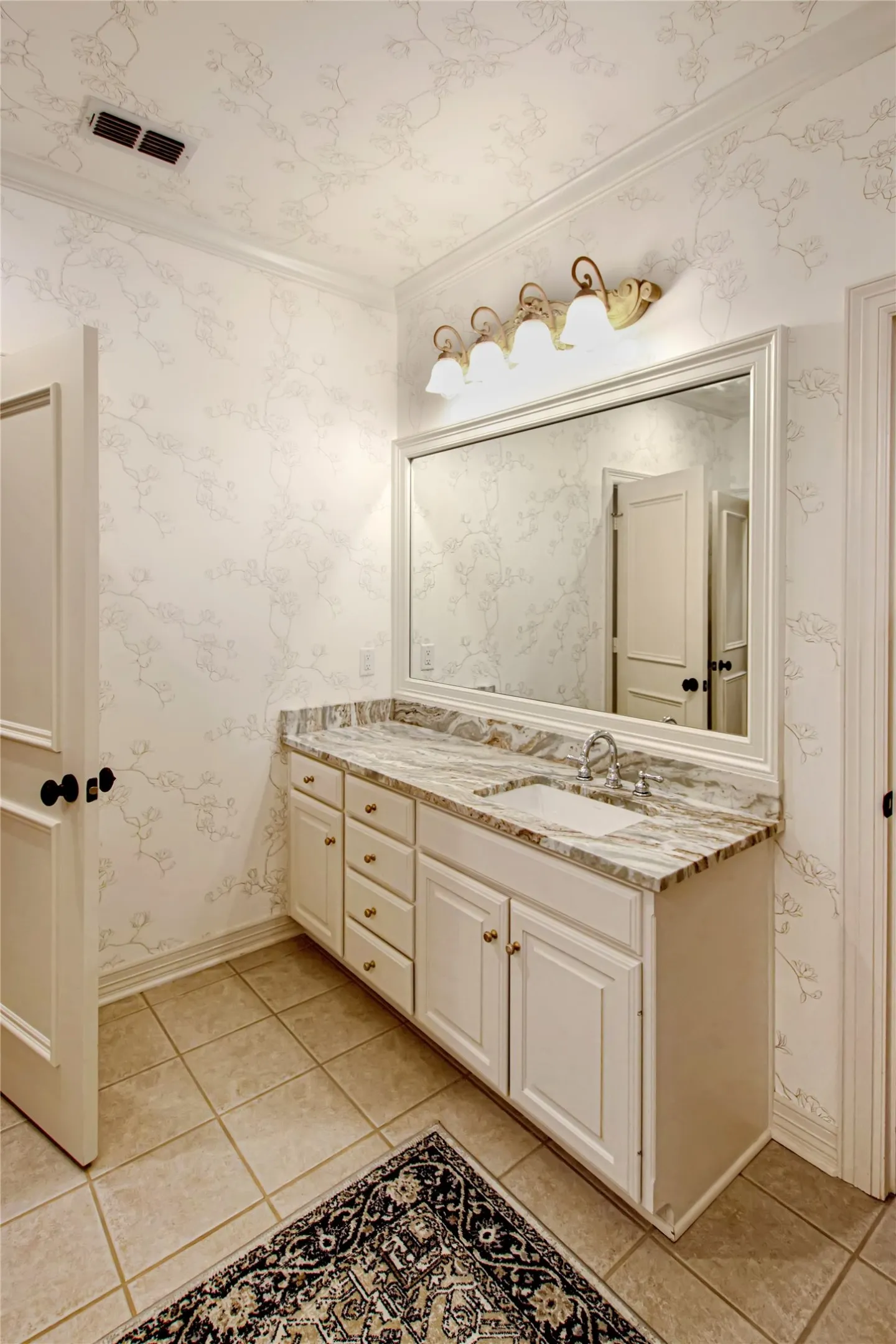 Single Family Residence For Sale in Smith County , 3889 Brighton Creek Circle, Tyler, Texas 75707, 4 Bedroom, 4 Bathroom, 3 Garage spaces, 5,835 Sqft, built in 2001, mls#21358628, Real Estate Agent in Tyler, Homes For Sale in Smith county, Homes For Sale in Tyler, Realtor in Tyler Texas, Real Estate Brokerage Independent Realty Texas, Luminita Cordes Realtor