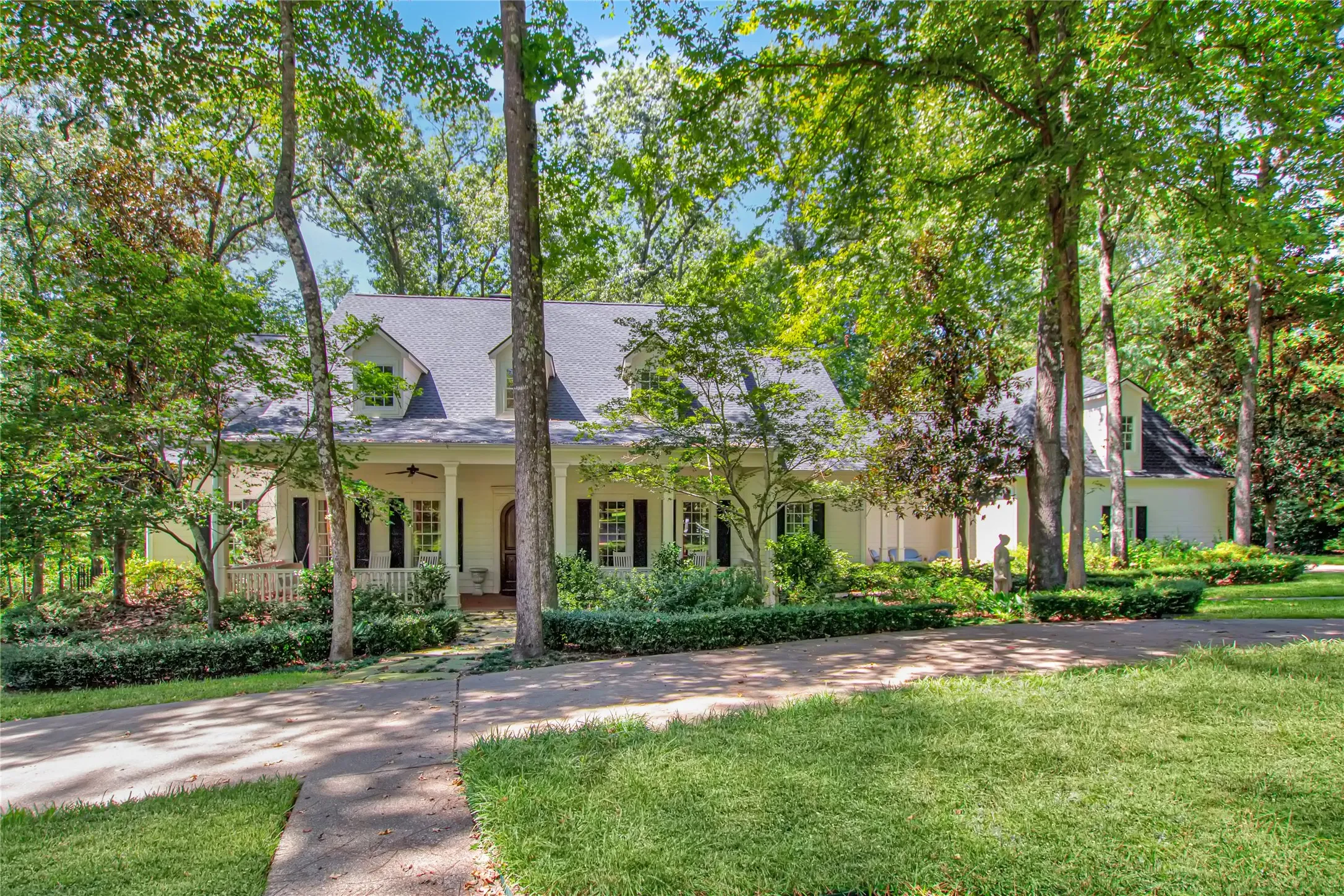 Single Family Residence For Sale in Smith County , 3889 Brighton Creek Circle, Tyler, Texas 75707, 4 Bedroom, 4 Bathroom, 3 Garage spaces, 5,835 Sqft, built in 2001, mls#21358628, Real Estate Agent in Tyler, Homes For Sale in Smith county, Homes For Sale in Tyler, Realtor in Tyler Texas, Real Estate Brokerage Independent Realty Texas, Luminita Cordes Realtor