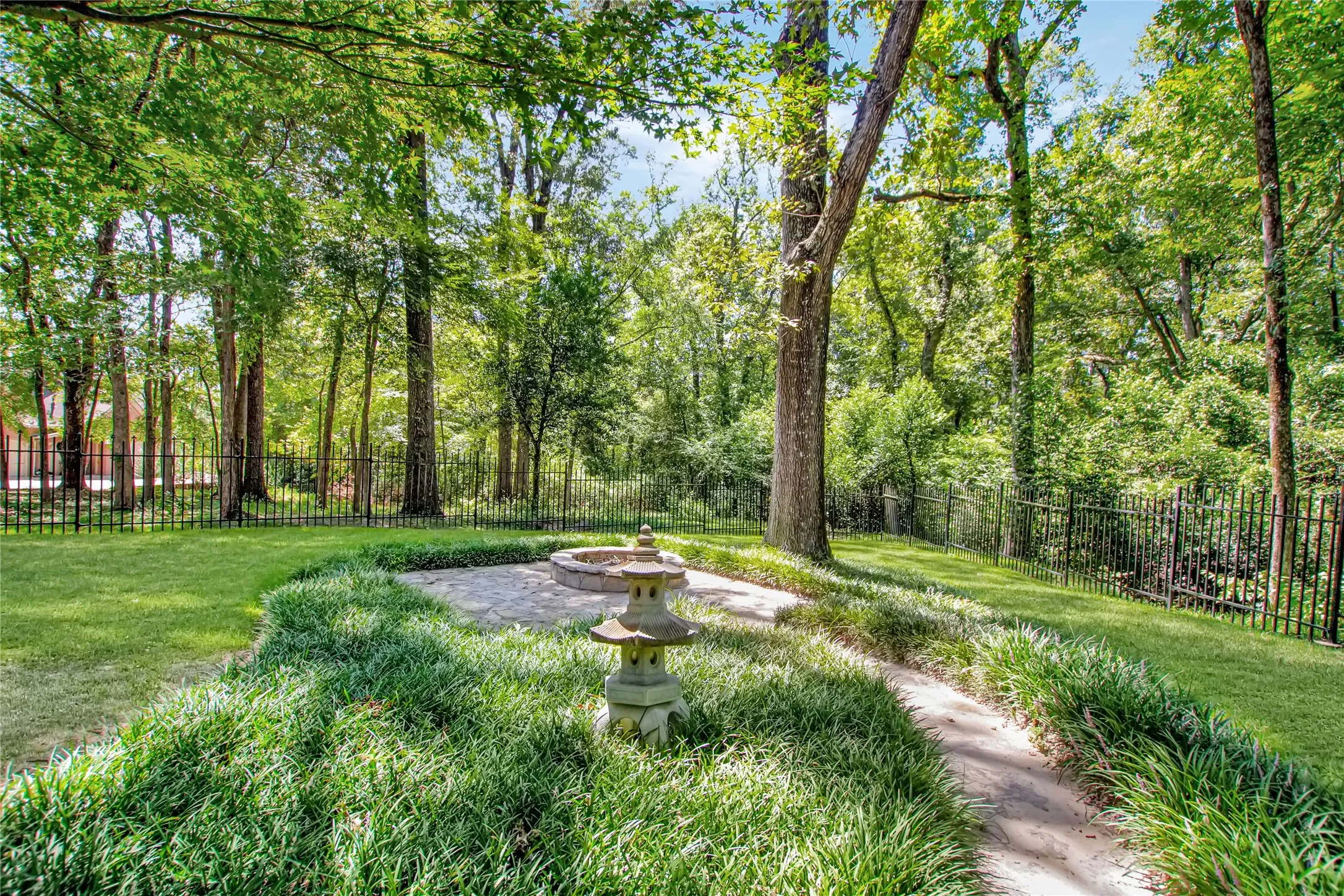 Single Family Residence For Sale in Smith County , 3889 Brighton Creek Circle, Tyler, Texas 75707, 4 Bedroom, 4 Bathroom, 3 Garage spaces, 5,835 Sqft, built in 2001, mls#21358628, Real Estate Agent in Tyler, Homes For Sale in Smith county, Homes For Sale in Tyler, Realtor in Tyler Texas, Real Estate Brokerage Independent Realty Texas, Luminita Cordes Realtor