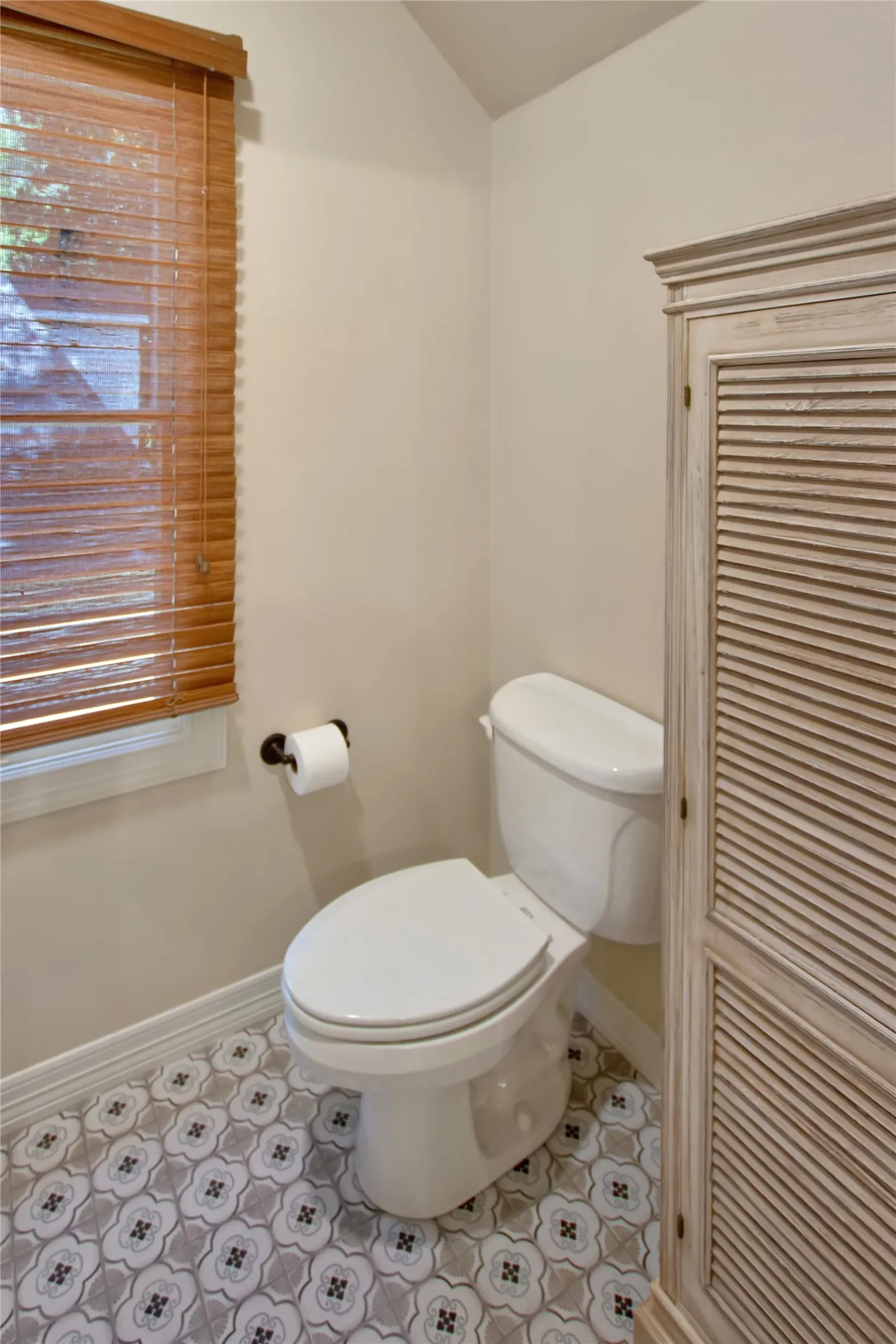 Single Family Residence For Sale in Smith County , 3889 Brighton Creek Circle, Tyler, Texas 75707, 4 Bedroom, 4 Bathroom, 3 Garage spaces, 5,835 Sqft, built in 2001, mls#21358628, Real Estate Agent in Tyler, Homes For Sale in Smith county, Homes For Sale in Tyler, Realtor in Tyler Texas, Real Estate Brokerage Independent Realty Texas, Luminita Cordes Realtor