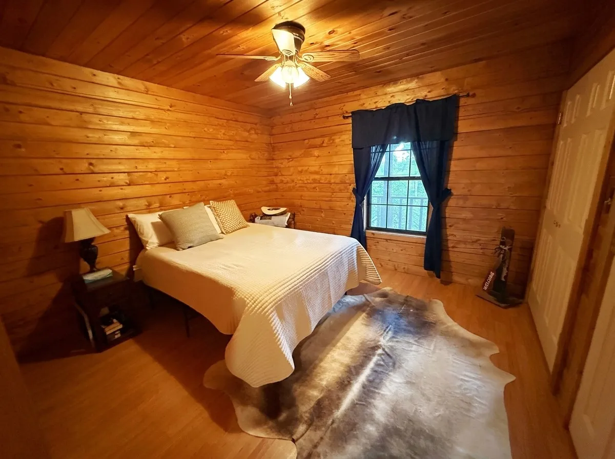 2nd bedroom