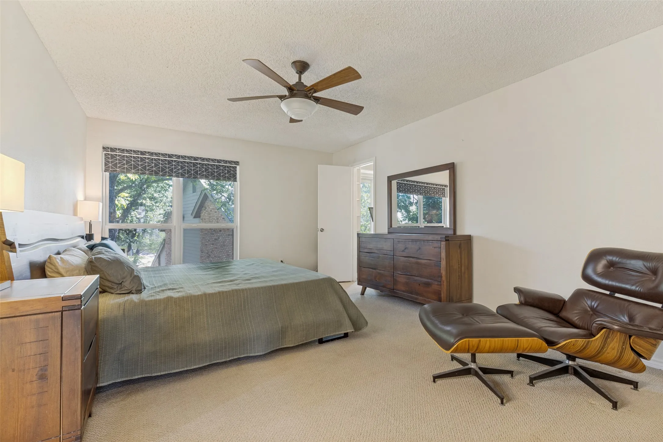 Townhouse For Sale in Dallas County , 8434 Towneship Lane, Dallas, Texas 75243, 2 Bedroom, 2 Bathroom, 2 Garage spaces, 1,419 Sqft, built in 1982, Price $279,000, mls#21360089, Real Estate Agent in Dallas, Homes For Sale in Dallas county, Homes For Sale in Dallas, Realtor in Dallas Texas, Real Estate Brokerage Independent Realty Texas, Luminita Cordes Realtor