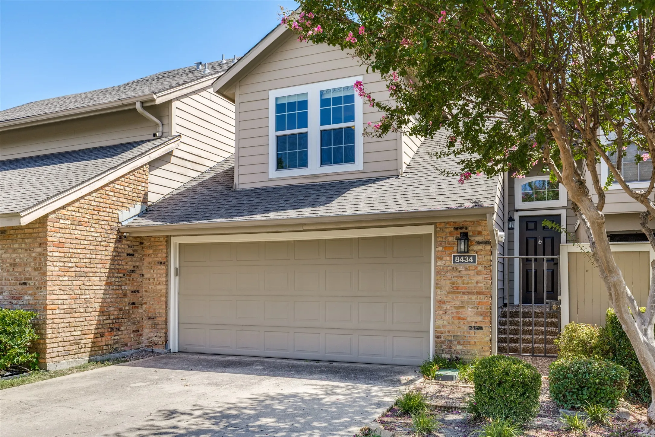 Townhouse For Sale in Dallas County , 8434 Towneship Lane, Dallas, Texas 75243, 2 Bedroom, 2 Bathroom, 2 Garage spaces, 1,419 Sqft, built in 1982, Price $279,000, mls#21360089, Real Estate Agent in Dallas, Homes For Sale in Dallas county, Homes For Sale in Dallas, Realtor in Dallas Texas, Real Estate Brokerage Independent Realty Texas, Luminita Cordes Realtor