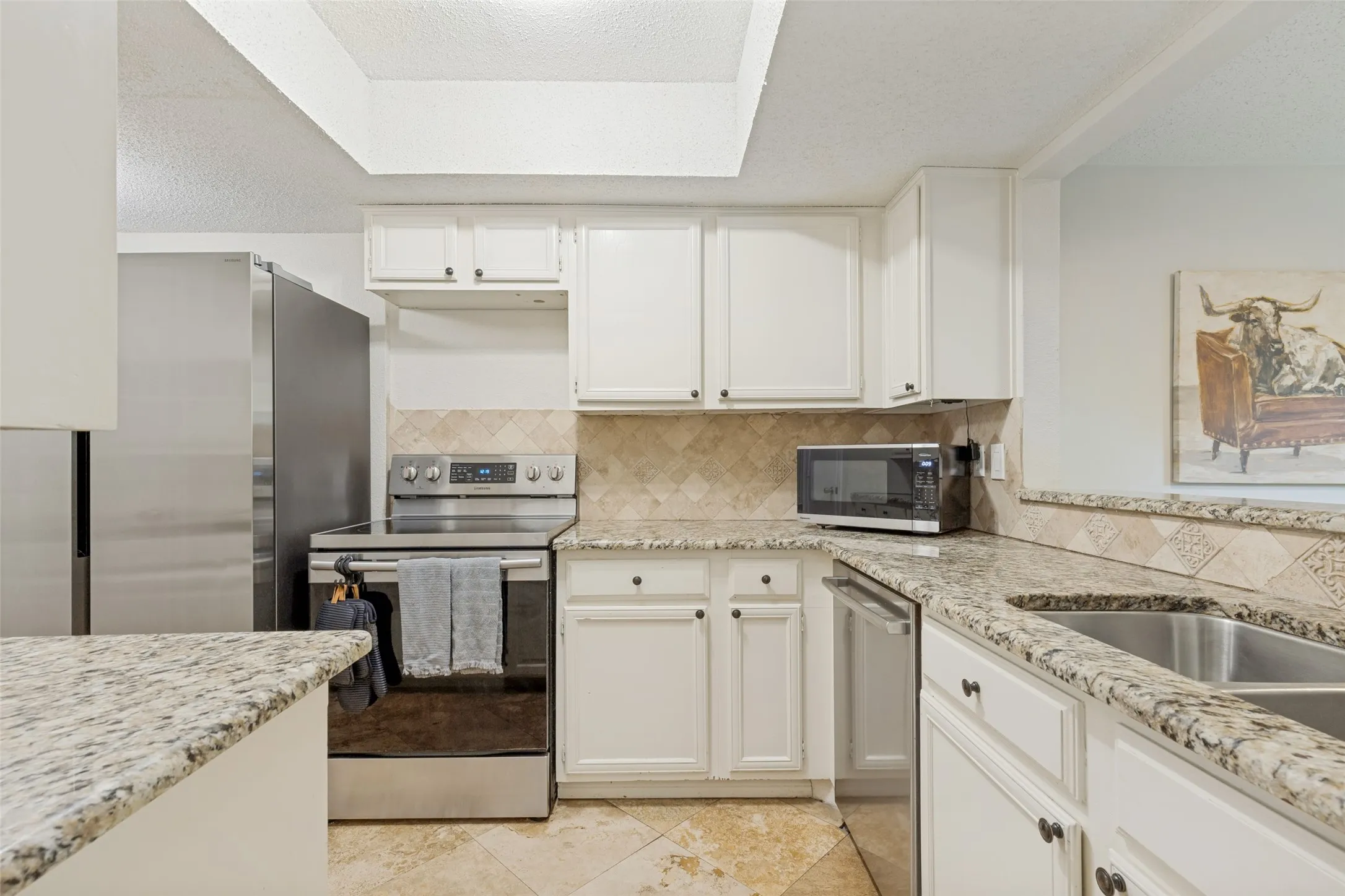 Townhouse For Sale in Dallas County , 8434 Towneship Lane, Dallas, Texas 75243, 2 Bedroom, 2 Bathroom, 2 Garage spaces, 1,419 Sqft, built in 1982, Price $279,000, mls#21360089, Real Estate Agent in Dallas, Homes For Sale in Dallas county, Homes For Sale in Dallas, Realtor in Dallas Texas, Real Estate Brokerage Independent Realty Texas, Luminita Cordes Realtor
