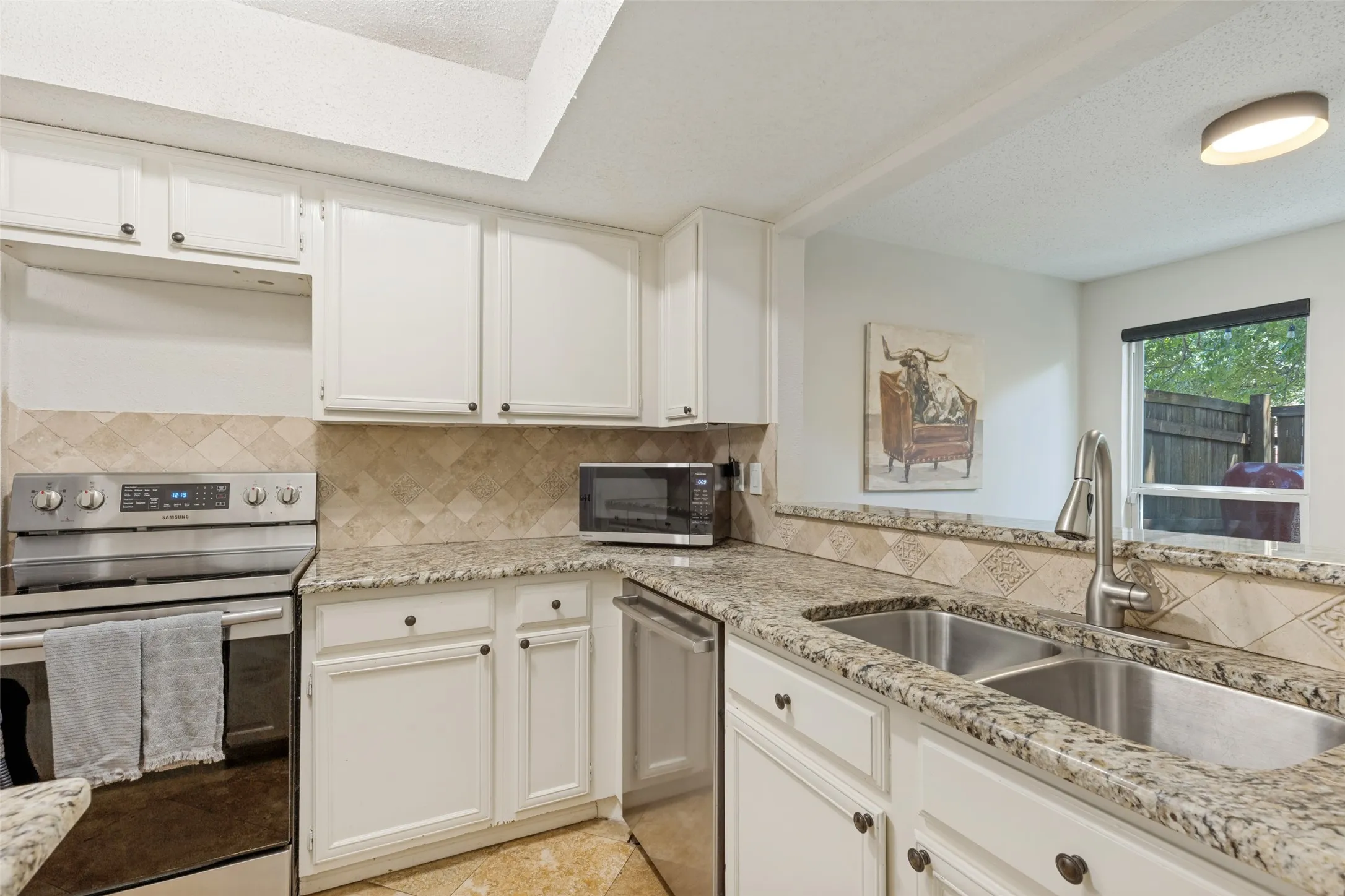 Townhouse For Sale in Dallas County , 8434 Towneship Lane, Dallas, Texas 75243, 2 Bedroom, 2 Bathroom, 2 Garage spaces, 1,419 Sqft, built in 1982, Price $279,000, mls#21360089, Real Estate Agent in Dallas, Homes For Sale in Dallas county, Homes For Sale in Dallas, Realtor in Dallas Texas, Real Estate Brokerage Independent Realty Texas, Luminita Cordes Realtor