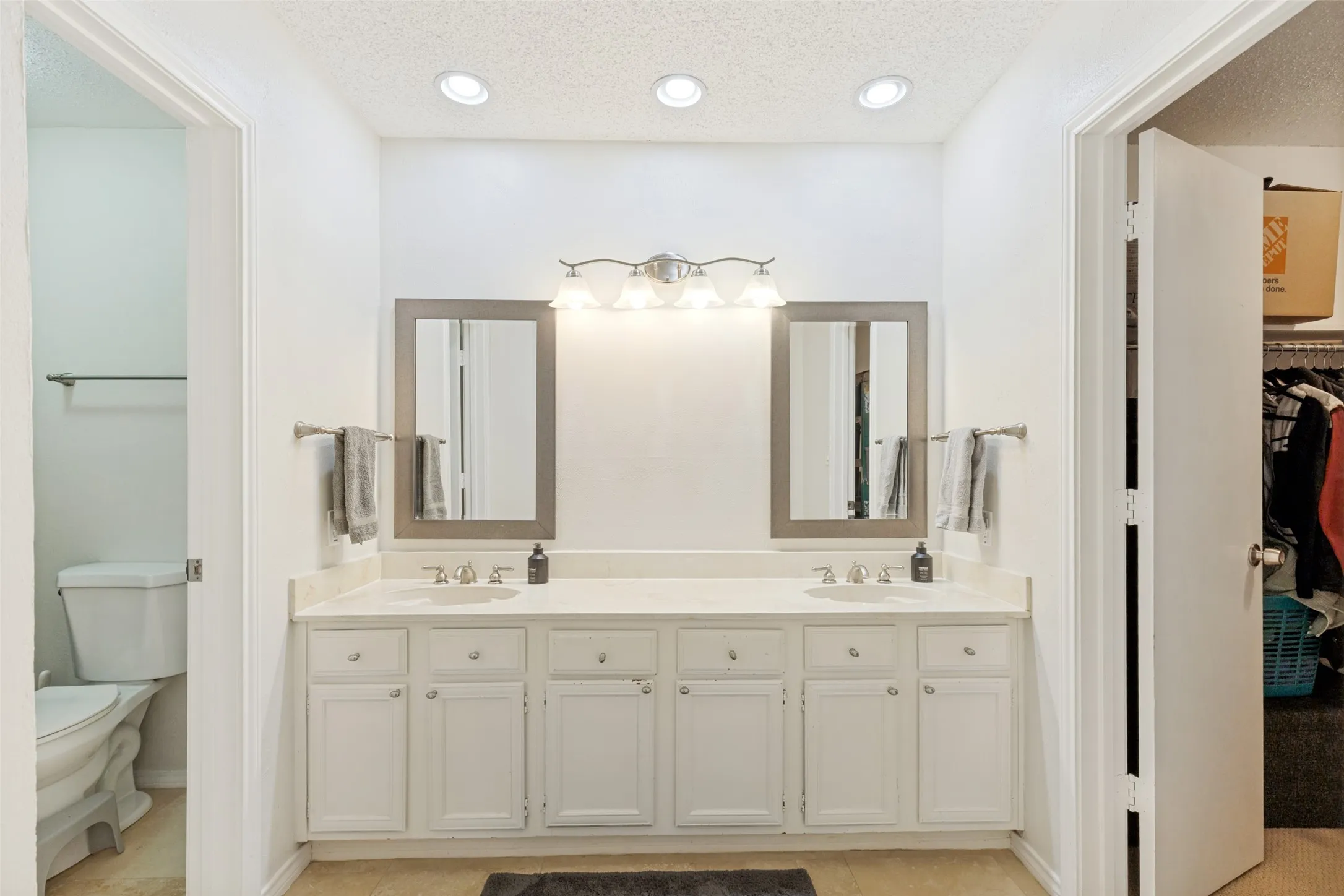 Townhouse For Sale in Dallas County , 8434 Towneship Lane, Dallas, Texas 75243, 2 Bedroom, 2 Bathroom, 2 Garage spaces, 1,419 Sqft, built in 1982, Price $279,000, mls#21360089, Real Estate Agent in Dallas, Homes For Sale in Dallas county, Homes For Sale in Dallas, Realtor in Dallas Texas, Real Estate Brokerage Independent Realty Texas, Luminita Cordes Realtor