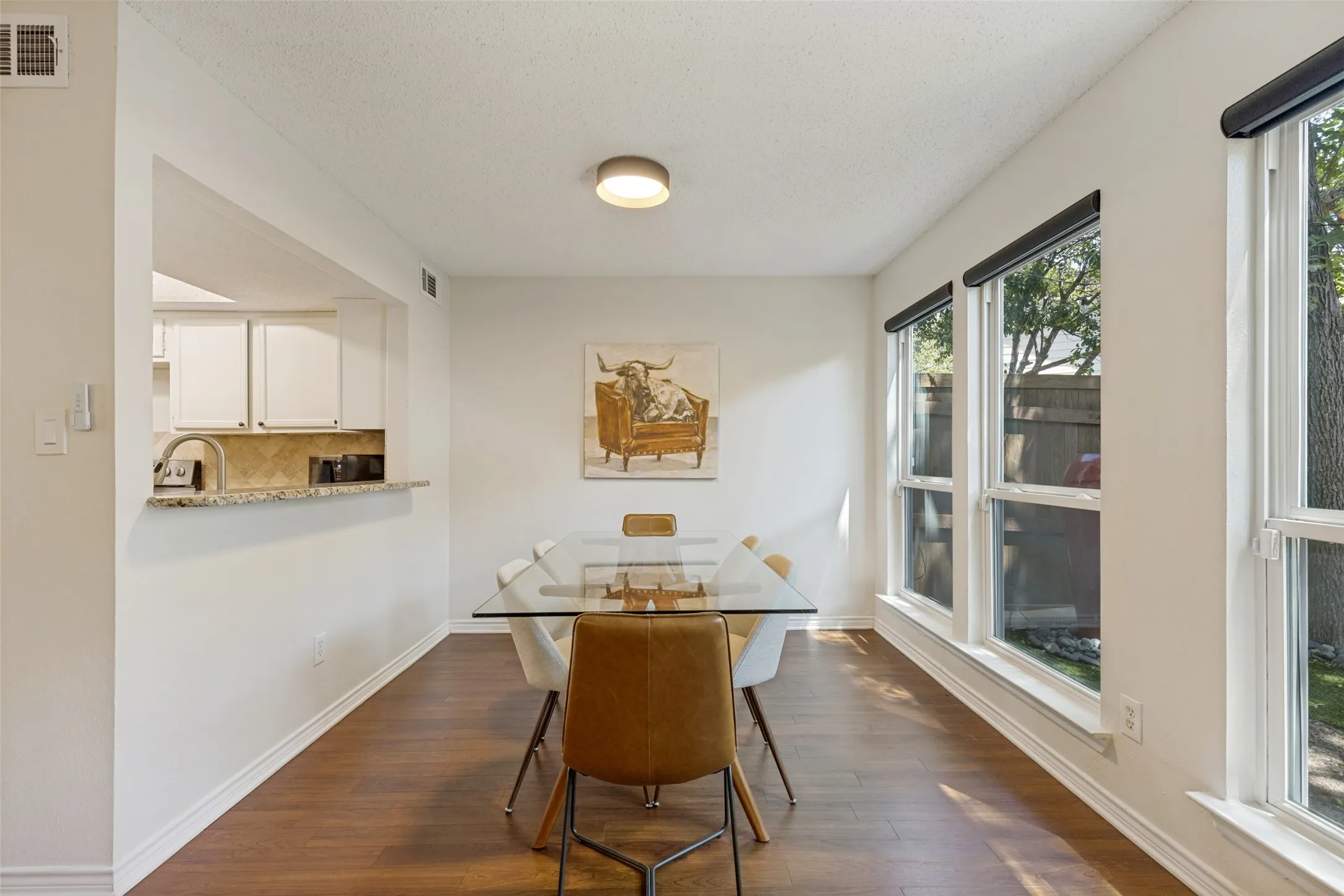 Townhouse For Sale in Dallas County , 8434 Towneship Lane, Dallas, Texas 75243, 2 Bedroom, 2 Bathroom, 2 Garage spaces, 1,419 Sqft, built in 1982, Price $279,000, mls#21360089, Real Estate Agent in Dallas, Homes For Sale in Dallas county, Homes For Sale in Dallas, Realtor in Dallas Texas, Real Estate Brokerage Independent Realty Texas, Luminita Cordes Realtor