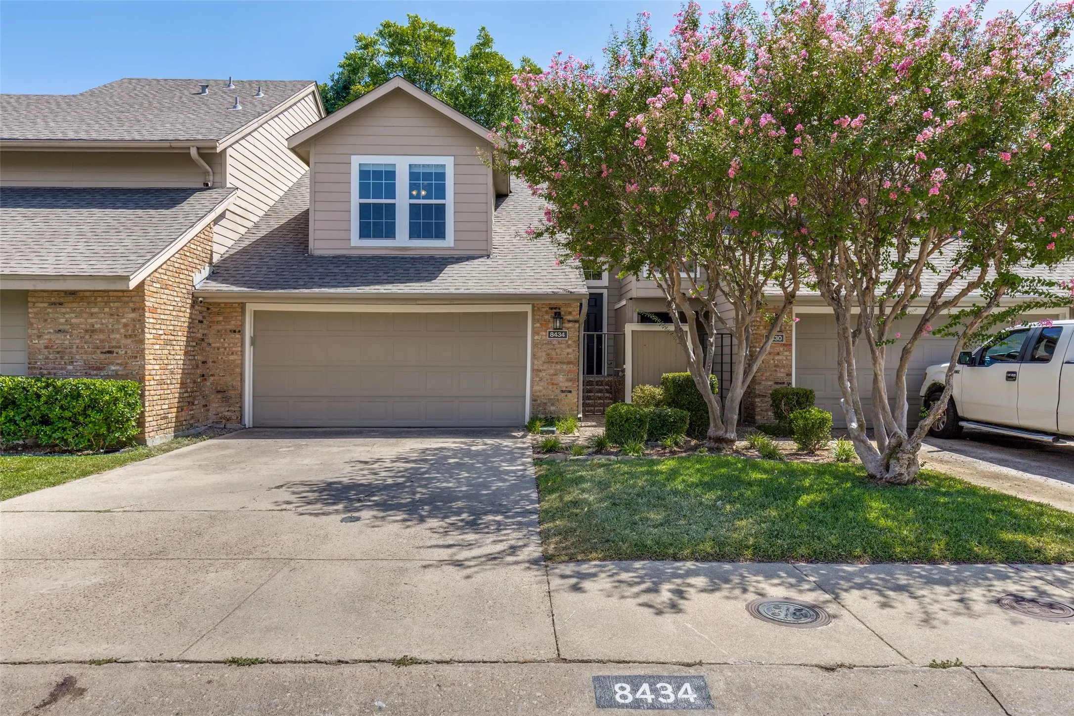 Townhouse For Sale in Dallas County , 8434 Towneship Lane, Dallas, Texas 75243, 2 Bedroom, 2 Bathroom, 2 Garage spaces, 1,419 Sqft, built in 1982, Price $279,000, mls#21360089, Real Estate Agent in Dallas, Homes For Sale in Dallas county, Homes For Sale in Dallas, Realtor in Dallas Texas, Real Estate Brokerage Independent Realty Texas, Luminita Cordes Realtor