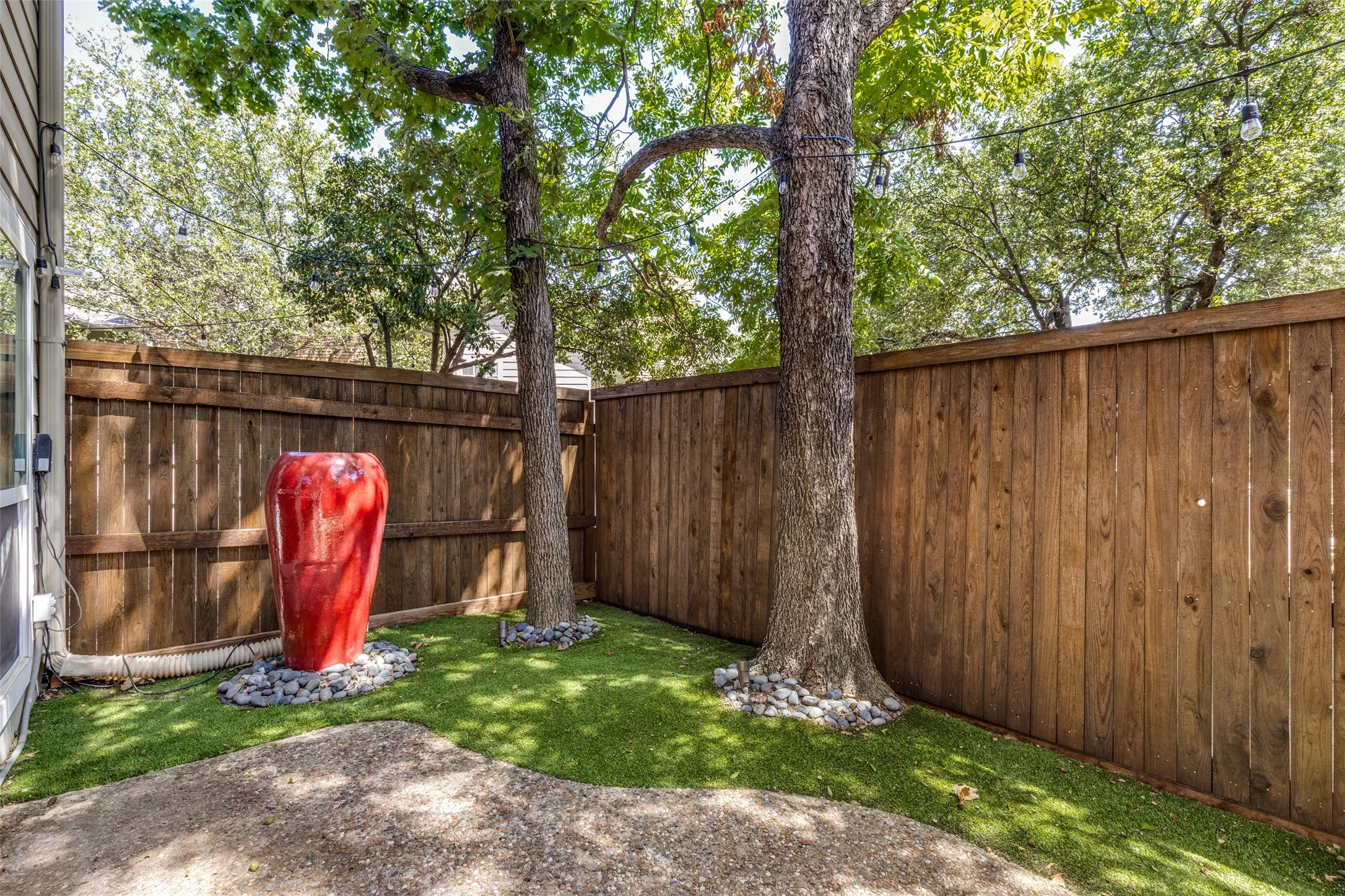 Townhouse For Sale in Dallas County , 8434 Towneship Lane, Dallas, Texas 75243, 2 Bedroom, 2 Bathroom, 2 Garage spaces, 1,419 Sqft, built in 1982, Price $279,000, mls#21360089, Real Estate Agent in Dallas, Homes For Sale in Dallas county, Homes For Sale in Dallas, Realtor in Dallas Texas, Real Estate Brokerage Independent Realty Texas, Luminita Cordes Realtor