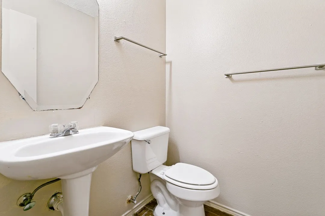 Single Family Residence For Sale in Tarrant County , 4721 Palm Ridge Drive, Fort Worth, Texas 76133, 5 Bedroom, 3 Bathroom, 2 Garage spaces, 2,482 Sqft, built in 2001, mls#21359902, Real Estate Agent in Fort Worth, Homes For Sale in Tarrant county, Homes For Sale in Fort Worth, Realtor in Fort Worth Texas, Real Estate Brokerage Independent Realty Texas, Luminita Cordes Realtor