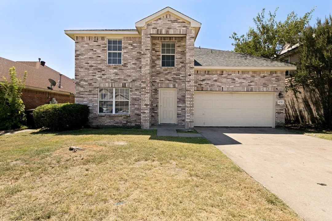 Single Family Residence For Sale in Tarrant County , 4721 Palm Ridge Drive, Fort Worth, Texas 76133, 5 Bedroom, 3 Bathroom, 2 Garage spaces, 2,482 Sqft, built in 2001, mls#21359902, Real Estate Agent in Fort Worth, Homes For Sale in Tarrant county, Homes For Sale in Fort Worth, Realtor in Fort Worth Texas, Real Estate Brokerage Independent Realty Texas, Luminita Cordes Realtor