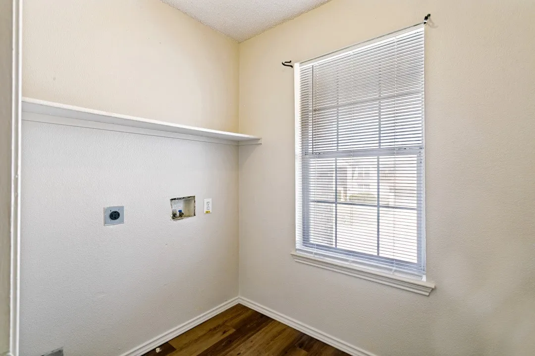 Single Family Residence For Sale in Tarrant County , 4721 Palm Ridge Drive, Fort Worth, Texas 76133, 5 Bedroom, 3 Bathroom, 2 Garage spaces, 2,482 Sqft, built in 2001, mls#21359902, Real Estate Agent in Fort Worth, Homes For Sale in Tarrant county, Homes For Sale in Fort Worth, Realtor in Fort Worth Texas, Real Estate Brokerage Independent Realty Texas, Luminita Cordes Realtor
