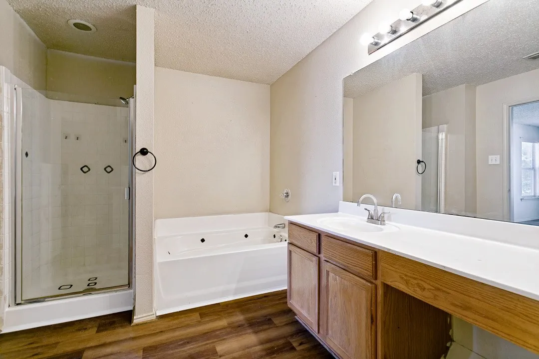 Single Family Residence For Sale in Tarrant County , 4721 Palm Ridge Drive, Fort Worth, Texas 76133, 5 Bedroom, 3 Bathroom, 2 Garage spaces, 2,482 Sqft, built in 2001, mls#21359902, Real Estate Agent in Fort Worth, Homes For Sale in Tarrant county, Homes For Sale in Fort Worth, Realtor in Fort Worth Texas, Real Estate Brokerage Independent Realty Texas, Luminita Cordes Realtor