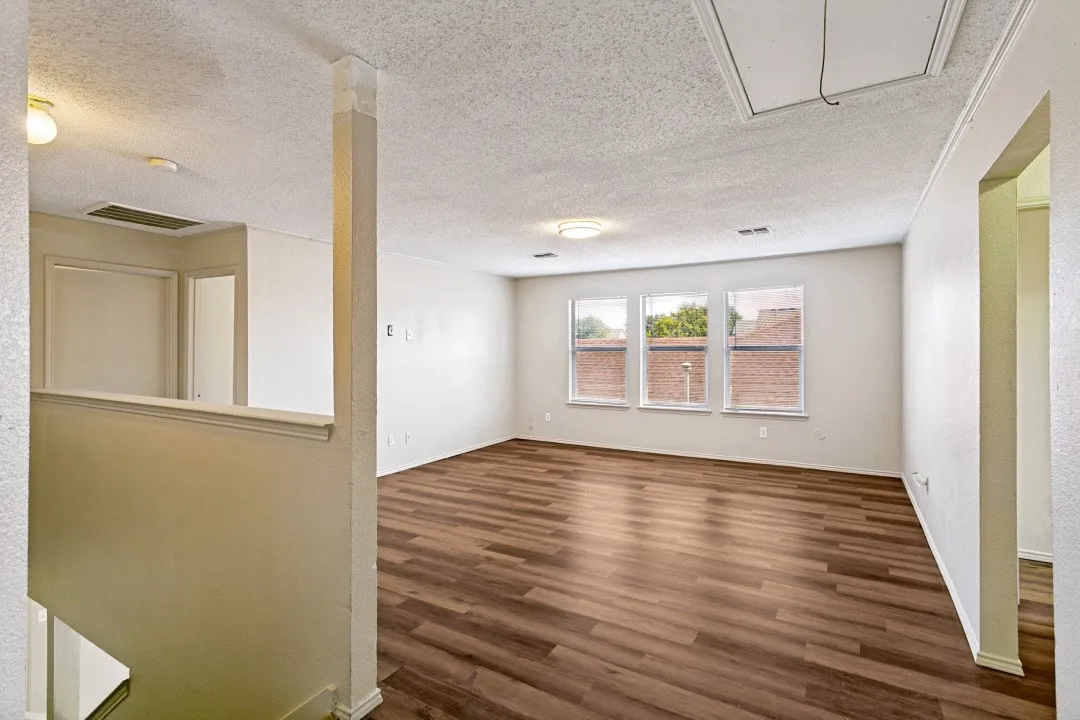 Single Family Residence For Sale in Tarrant County , 4721 Palm Ridge Drive, Fort Worth, Texas 76133, 5 Bedroom, 3 Bathroom, 2 Garage spaces, 2,482 Sqft, built in 2001, mls#21359902, Real Estate Agent in Fort Worth, Homes For Sale in Tarrant county, Homes For Sale in Fort Worth, Realtor in Fort Worth Texas, Real Estate Brokerage Independent Realty Texas, Luminita Cordes Realtor