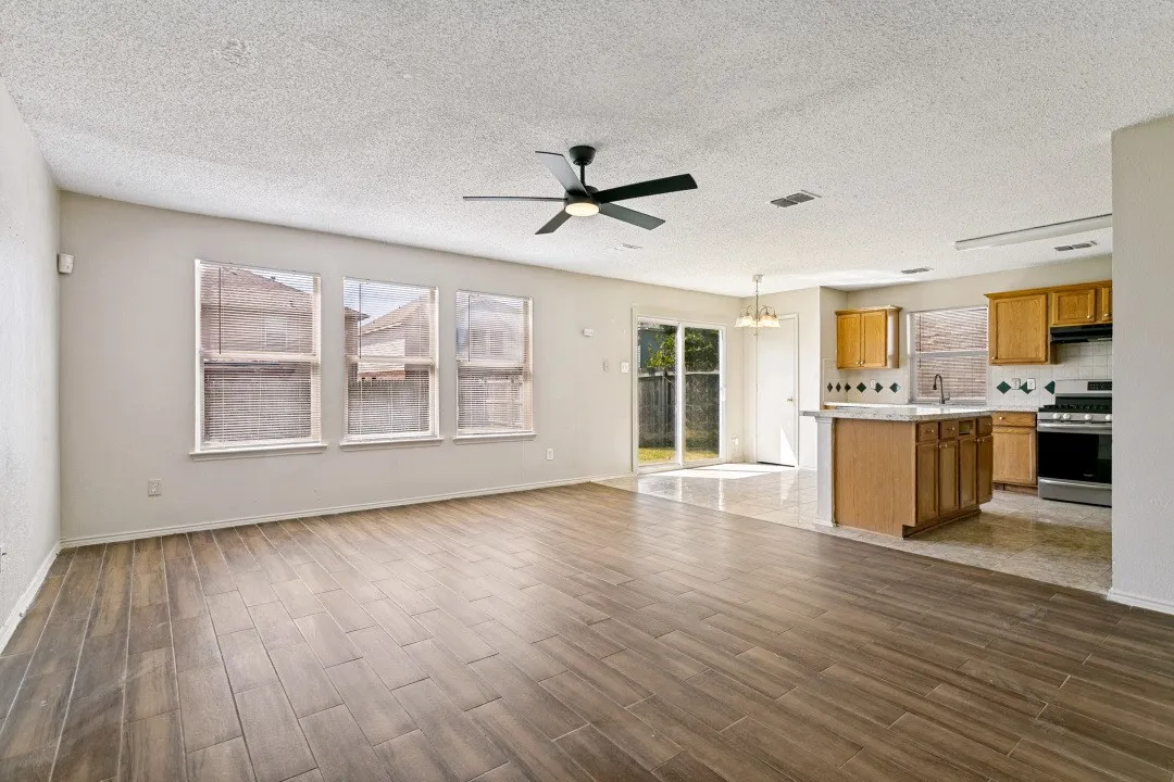 Single Family Residence For Sale in Tarrant County , 4721 Palm Ridge Drive, Fort Worth, Texas 76133, 5 Bedroom, 3 Bathroom, 2 Garage spaces, 2,482 Sqft, built in 2001, mls#21359902, Real Estate Agent in Fort Worth, Homes For Sale in Tarrant county, Homes For Sale in Fort Worth, Realtor in Fort Worth Texas, Real Estate Brokerage Independent Realty Texas, Luminita Cordes Realtor