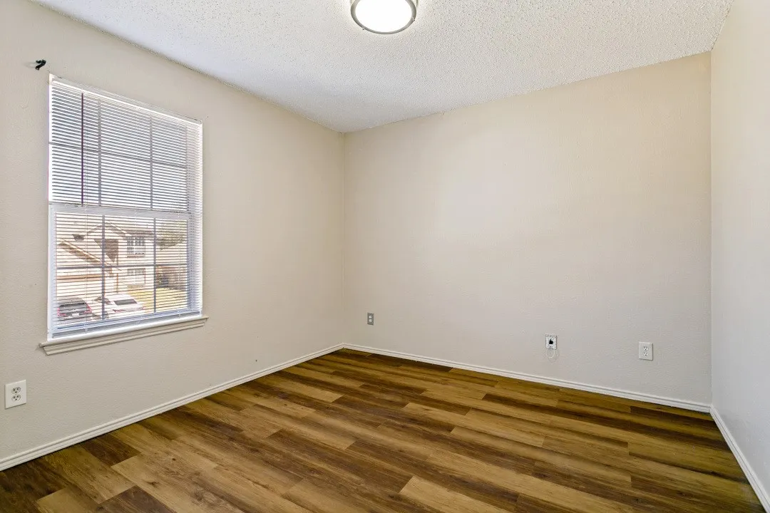 Single Family Residence For Sale in Tarrant County , 4721 Palm Ridge Drive, Fort Worth, Texas 76133, 5 Bedroom, 3 Bathroom, 2 Garage spaces, 2,482 Sqft, built in 2001, mls#21359902, Real Estate Agent in Fort Worth, Homes For Sale in Tarrant county, Homes For Sale in Fort Worth, Realtor in Fort Worth Texas, Real Estate Brokerage Independent Realty Texas, Luminita Cordes Realtor