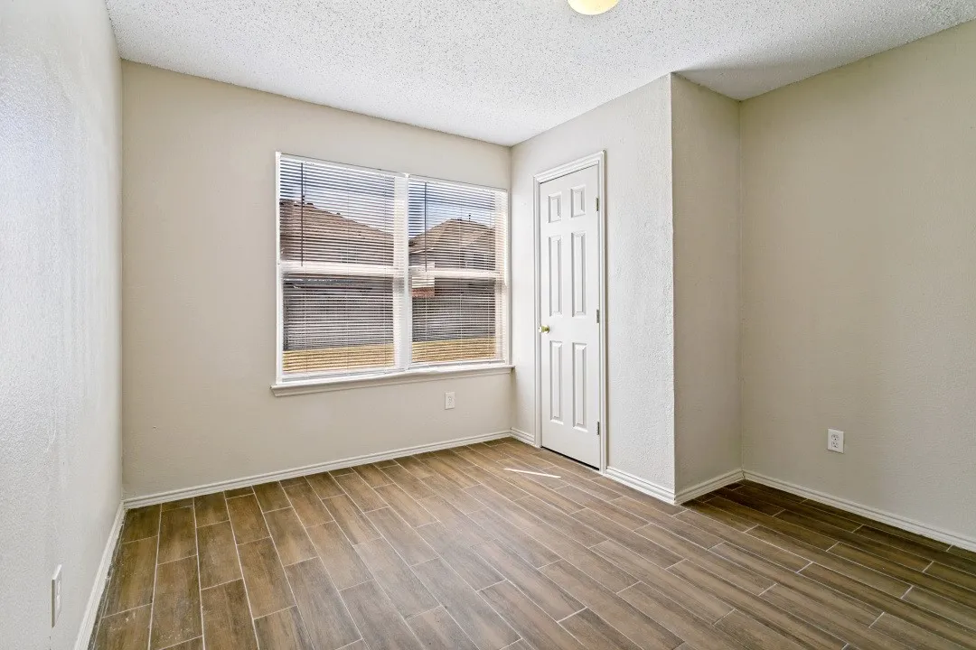 Single Family Residence For Sale in Tarrant County , 4721 Palm Ridge Drive, Fort Worth, Texas 76133, 5 Bedroom, 3 Bathroom, 2 Garage spaces, 2,482 Sqft, built in 2001, mls#21359902, Real Estate Agent in Fort Worth, Homes For Sale in Tarrant county, Homes For Sale in Fort Worth, Realtor in Fort Worth Texas, Real Estate Brokerage Independent Realty Texas, Luminita Cordes Realtor