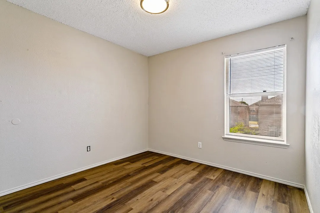 Single Family Residence For Sale in Tarrant County , 4721 Palm Ridge Drive, Fort Worth, Texas 76133, 5 Bedroom, 3 Bathroom, 2 Garage spaces, 2,482 Sqft, built in 2001, mls#21359902, Real Estate Agent in Fort Worth, Homes For Sale in Tarrant county, Homes For Sale in Fort Worth, Realtor in Fort Worth Texas, Real Estate Brokerage Independent Realty Texas, Luminita Cordes Realtor