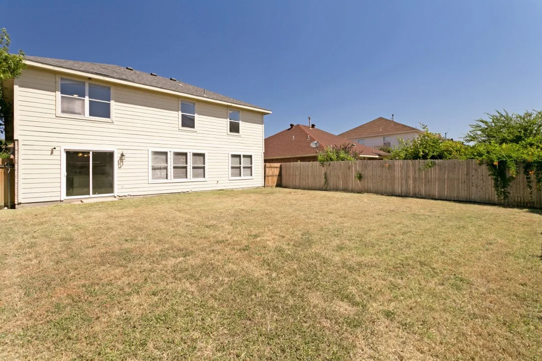 Single Family Residence For Sale in Tarrant County , 4721 Palm Ridge Drive, Fort Worth, Texas 76133, 5 Bedroom, 3 Bathroom, 2 Garage spaces, 2,482 Sqft, built in 2001, mls#21359902, Real Estate Agent in Fort Worth, Homes For Sale in Tarrant county, Homes For Sale in Fort Worth, Realtor in Fort Worth Texas, Real Estate Brokerage Independent Realty Texas, Luminita Cordes Realtor