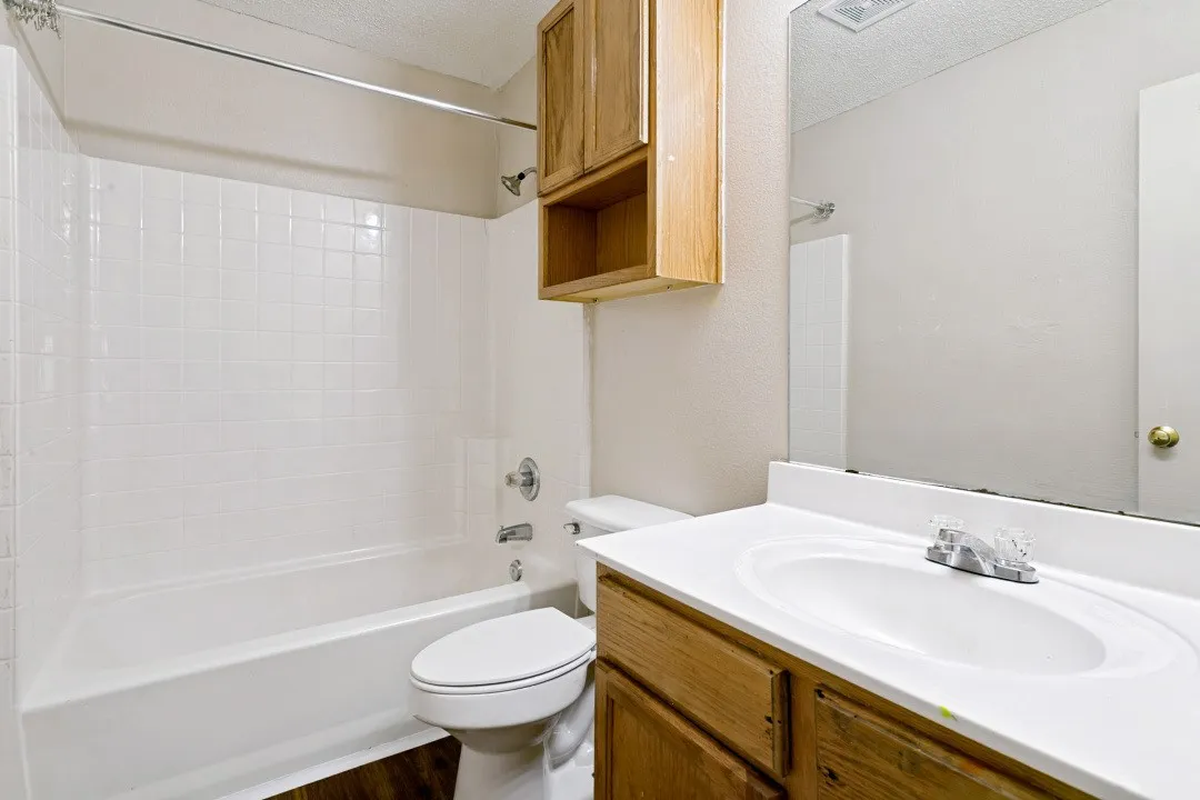 Single Family Residence For Sale in Tarrant County , 4721 Palm Ridge Drive, Fort Worth, Texas 76133, 5 Bedroom, 3 Bathroom, 2 Garage spaces, 2,482 Sqft, built in 2001, mls#21359902, Real Estate Agent in Fort Worth, Homes For Sale in Tarrant county, Homes For Sale in Fort Worth, Realtor in Fort Worth Texas, Real Estate Brokerage Independent Realty Texas, Luminita Cordes Realtor