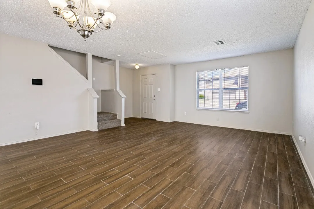 Single Family Residence For Sale in Tarrant County , 4721 Palm Ridge Drive, Fort Worth, Texas 76133, 5 Bedroom, 3 Bathroom, 2 Garage spaces, 2,482 Sqft, built in 2001, mls#21359902, Real Estate Agent in Fort Worth, Homes For Sale in Tarrant county, Homes For Sale in Fort Worth, Realtor in Fort Worth Texas, Real Estate Brokerage Independent Realty Texas, Luminita Cordes Realtor