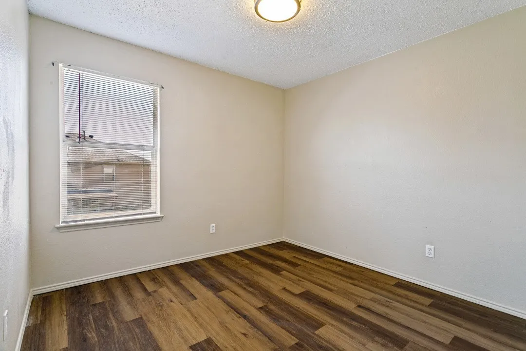 Single Family Residence For Sale in Tarrant County , 4721 Palm Ridge Drive, Fort Worth, Texas 76133, 5 Bedroom, 3 Bathroom, 2 Garage spaces, 2,482 Sqft, built in 2001, mls#21359902, Real Estate Agent in Fort Worth, Homes For Sale in Tarrant county, Homes For Sale in Fort Worth, Realtor in Fort Worth Texas, Real Estate Brokerage Independent Realty Texas, Luminita Cordes Realtor