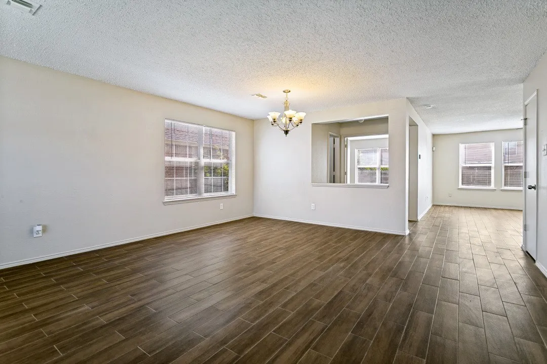 Single Family Residence For Sale in Tarrant County , 4721 Palm Ridge Drive, Fort Worth, Texas 76133, 5 Bedroom, 3 Bathroom, 2 Garage spaces, 2,482 Sqft, built in 2001, mls#21359902, Real Estate Agent in Fort Worth, Homes For Sale in Tarrant county, Homes For Sale in Fort Worth, Realtor in Fort Worth Texas, Real Estate Brokerage Independent Realty Texas, Luminita Cordes Realtor