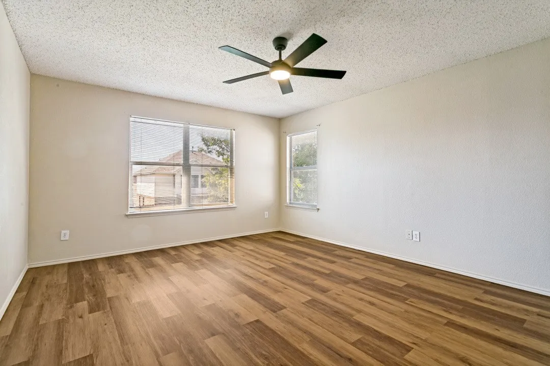 Single Family Residence For Sale in Tarrant County , 4721 Palm Ridge Drive, Fort Worth, Texas 76133, 5 Bedroom, 3 Bathroom, 2 Garage spaces, 2,482 Sqft, built in 2001, mls#21359902, Real Estate Agent in Fort Worth, Homes For Sale in Tarrant county, Homes For Sale in Fort Worth, Realtor in Fort Worth Texas, Real Estate Brokerage Independent Realty Texas, Luminita Cordes Realtor