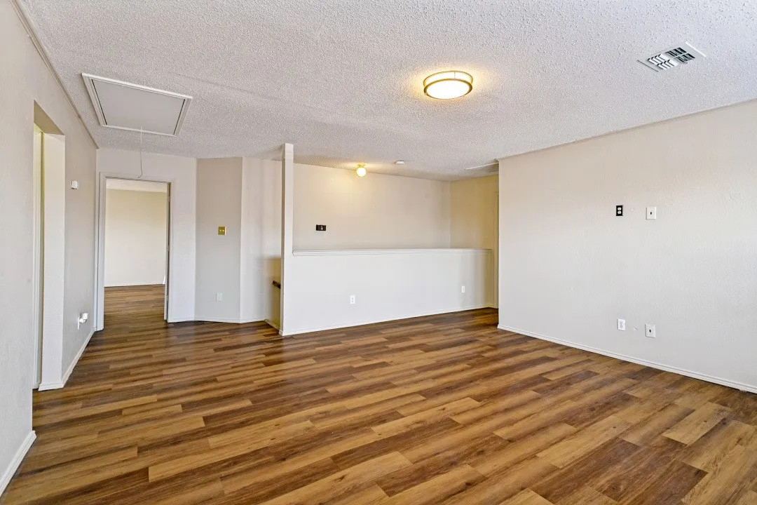 Single Family Residence For Sale in Tarrant County , 4721 Palm Ridge Drive, Fort Worth, Texas 76133, 5 Bedroom, 3 Bathroom, 2 Garage spaces, 2,482 Sqft, built in 2001, mls#21359902, Real Estate Agent in Fort Worth, Homes For Sale in Tarrant county, Homes For Sale in Fort Worth, Realtor in Fort Worth Texas, Real Estate Brokerage Independent Realty Texas, Luminita Cordes Realtor
