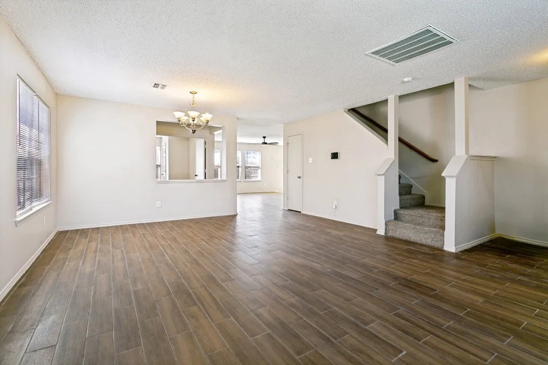 Single Family Residence For Sale in Tarrant County , 4721 Palm Ridge Drive, Fort Worth, Texas 76133, 5 Bedroom, 3 Bathroom, 2 Garage spaces, 2,482 Sqft, built in 2001, mls#21359902, Real Estate Agent in Fort Worth, Homes For Sale in Tarrant county, Homes For Sale in Fort Worth, Realtor in Fort Worth Texas, Real Estate Brokerage Independent Realty Texas, Luminita Cordes Realtor