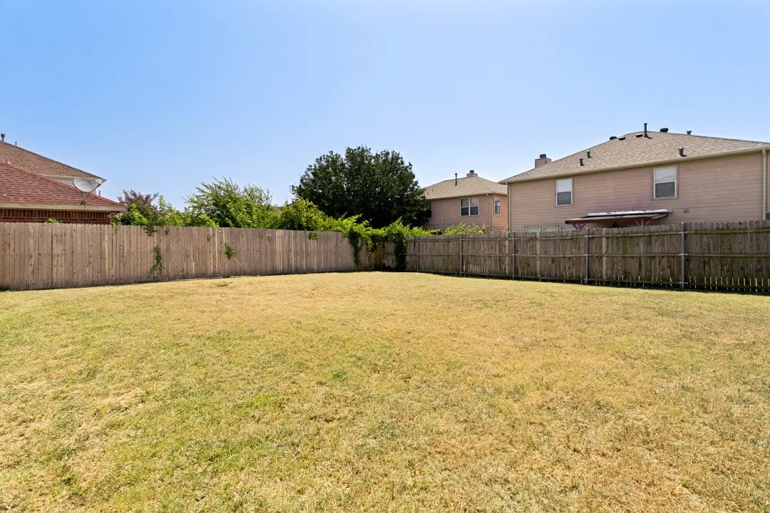 Single Family Residence For Sale in Tarrant County , 4721 Palm Ridge Drive, Fort Worth, Texas 76133, 5 Bedroom, 3 Bathroom, 2 Garage spaces, 2,482 Sqft, built in 2001, mls#21359902, Real Estate Agent in Fort Worth, Homes For Sale in Tarrant county, Homes For Sale in Fort Worth, Realtor in Fort Worth Texas, Real Estate Brokerage Independent Realty Texas, Luminita Cordes Realtor
