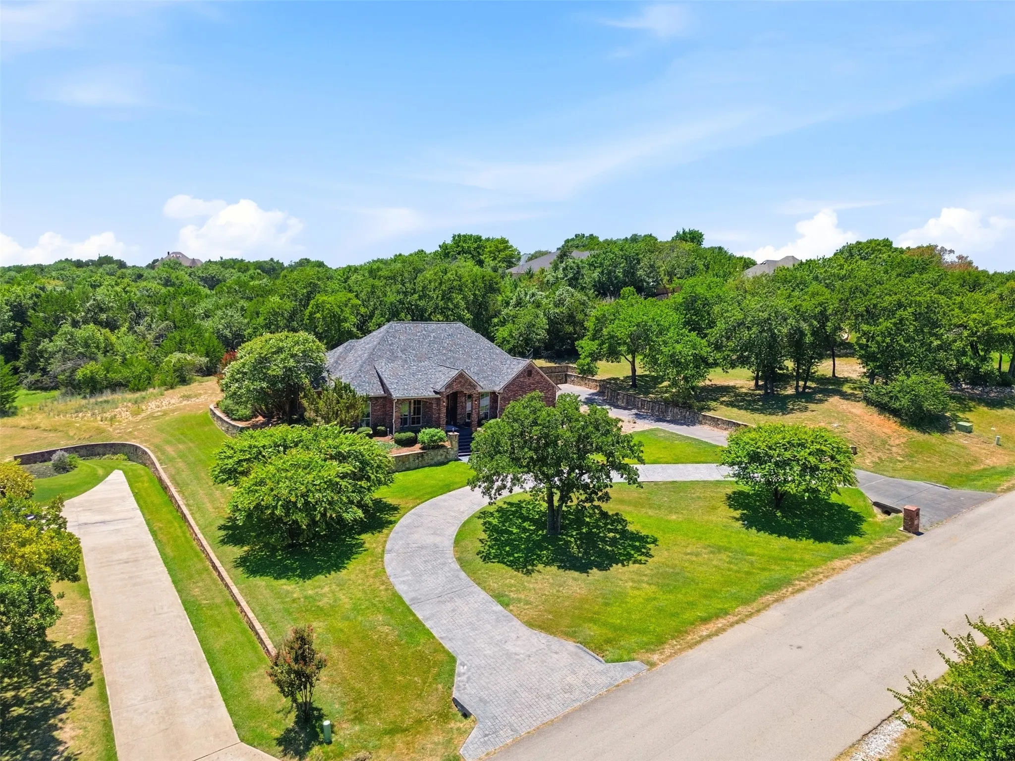 Single Family Residence For Sale in Parker County , 2010 Woodland Hills Lane, Weatherford, Texas 76087, 4 Bedroom, 3 Bathroom, 3 Garage spaces, 2,673 Sqft, built in 2006, mls#21349376, Real Estate Agent in Weatherford, Homes For Sale in Parker county, Homes For Sale in Weatherford, Realtor in Weatherford Texas, Real Estate Brokerage Independent Realty Texas, Luminita Cordes Realtor