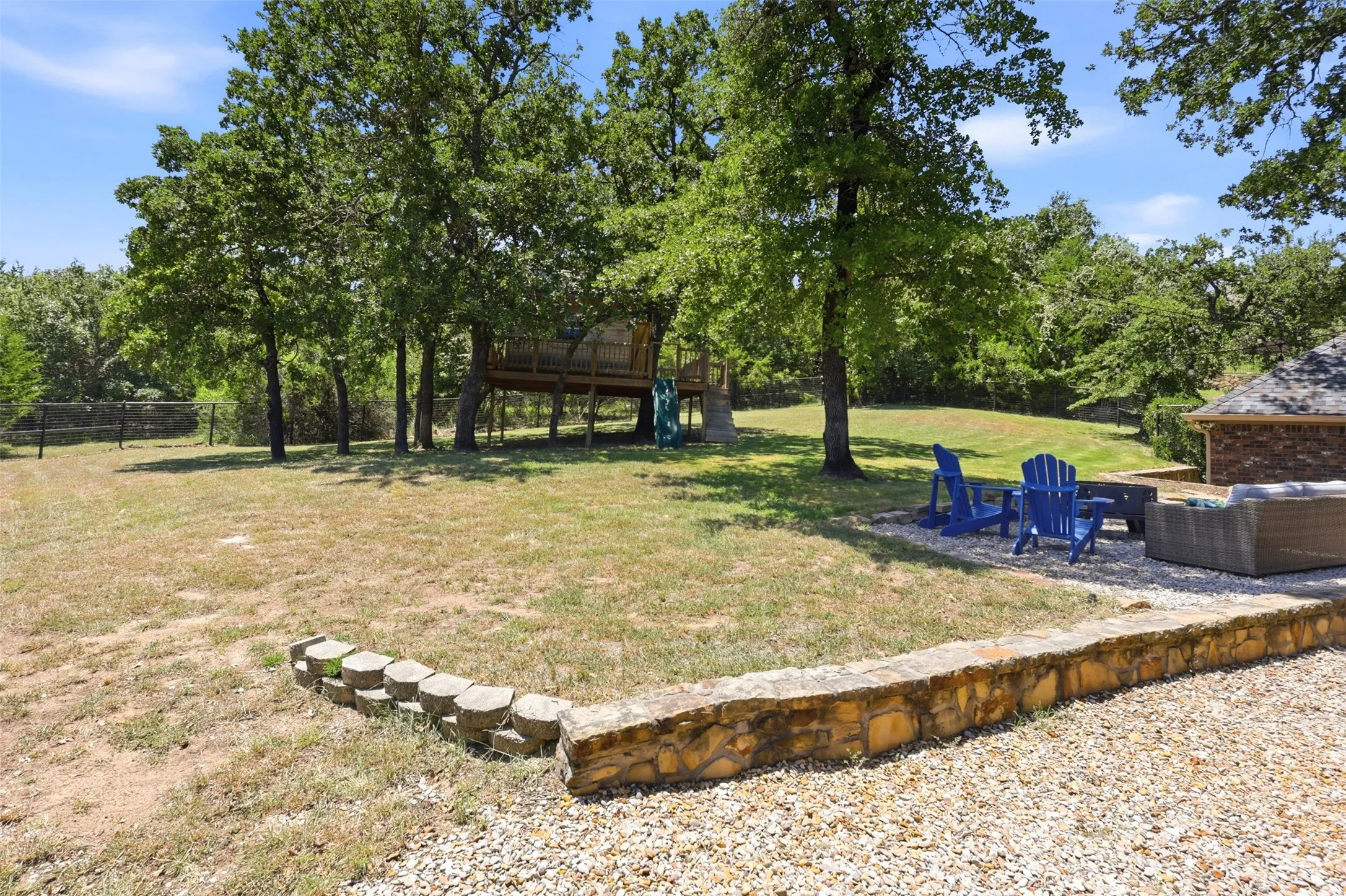 Single Family Residence For Sale in Parker County , 2010 Woodland Hills Lane, Weatherford, Texas 76087, 4 Bedroom, 3 Bathroom, 3 Garage spaces, 2,673 Sqft, built in 2006, mls#21349376, Real Estate Agent in Weatherford, Homes For Sale in Parker county, Homes For Sale in Weatherford, Realtor in Weatherford Texas, Real Estate Brokerage Independent Realty Texas, Luminita Cordes Realtor