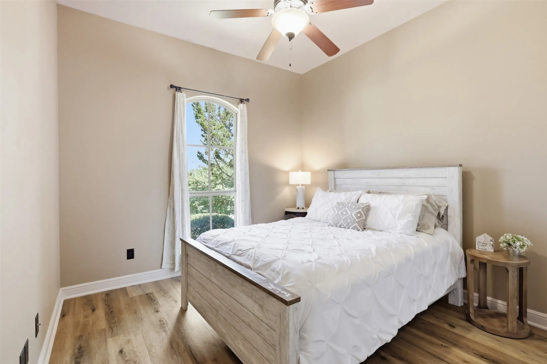 Single Family Residence For Sale in Parker County , 2010 Woodland Hills Lane, Weatherford, Texas 76087, 4 Bedroom, 3 Bathroom, 3 Garage spaces, 2,673 Sqft, built in 2006, mls#21349376, Real Estate Agent in Weatherford, Homes For Sale in Parker county, Homes For Sale in Weatherford, Realtor in Weatherford Texas, Real Estate Brokerage Independent Realty Texas, Luminita Cordes Realtor