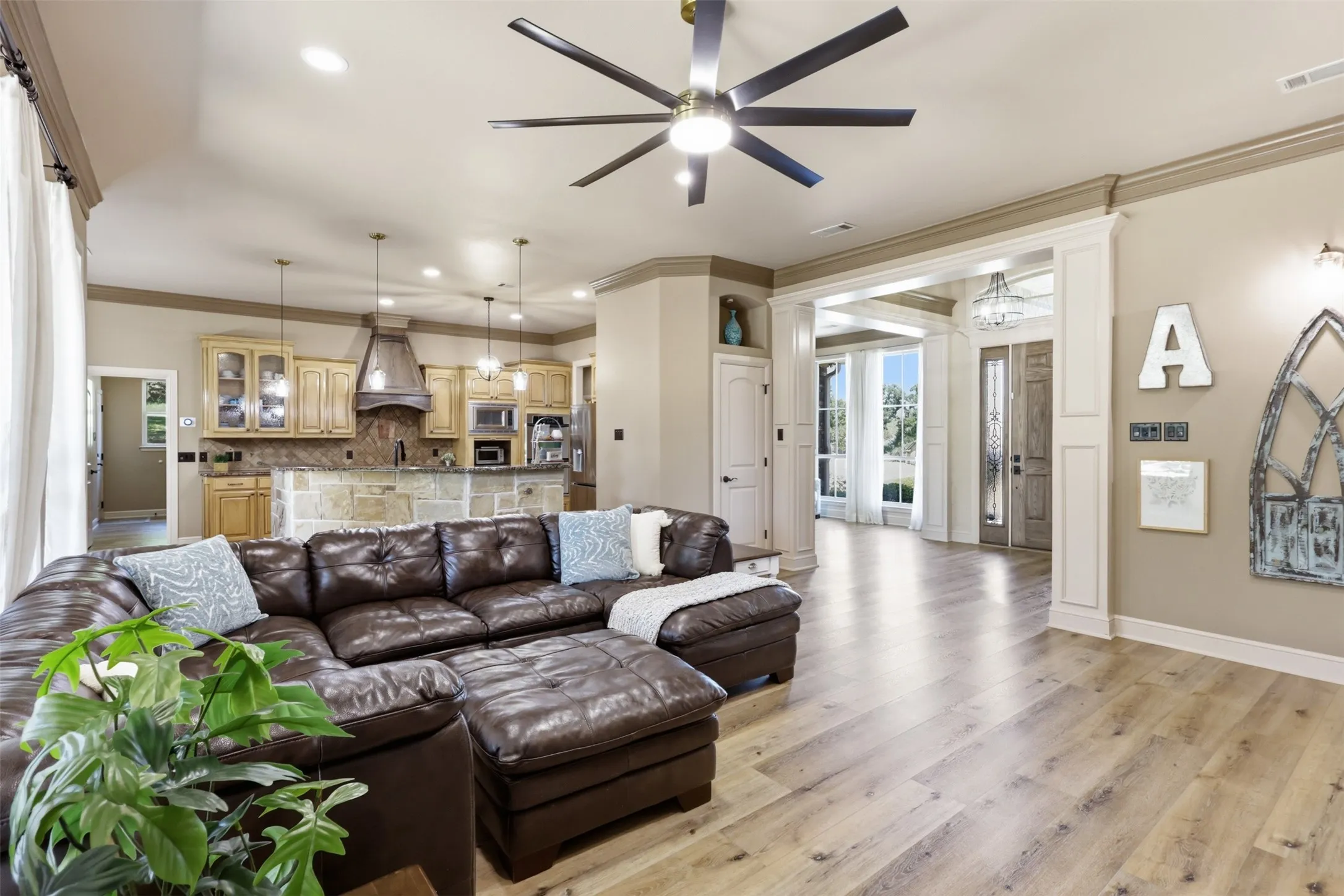 Single Family Residence For Sale in Parker County , 2010 Woodland Hills Lane, Weatherford, Texas 76087, 4 Bedroom, 3 Bathroom, 3 Garage spaces, 2,673 Sqft, built in 2006, mls#21349376, Real Estate Agent in Weatherford, Homes For Sale in Parker county, Homes For Sale in Weatherford, Realtor in Weatherford Texas, Real Estate Brokerage Independent Realty Texas, Luminita Cordes Realtor