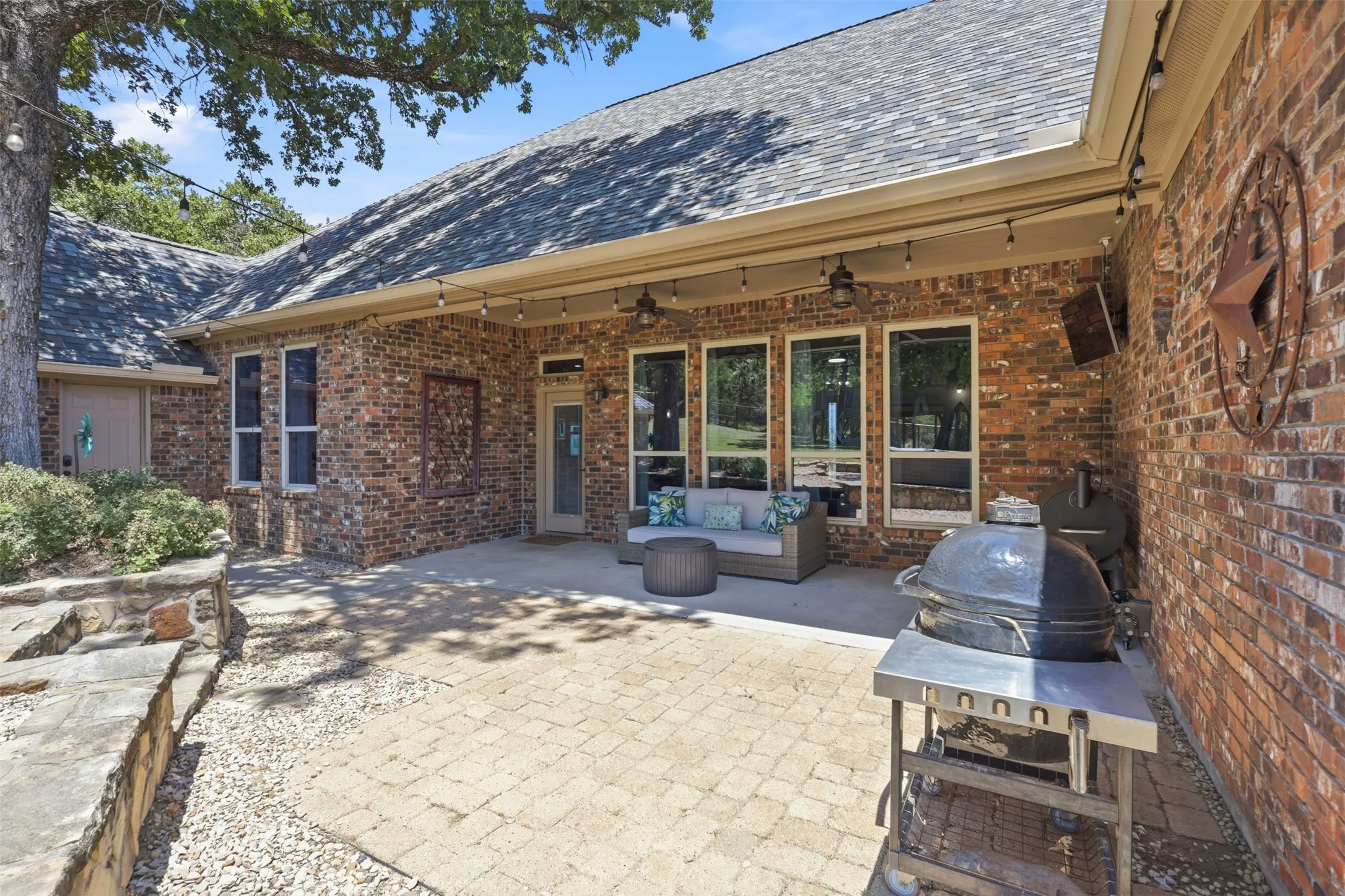 Single Family Residence For Sale in Parker County , 2010 Woodland Hills Lane, Weatherford, Texas 76087, 4 Bedroom, 3 Bathroom, 3 Garage spaces, 2,673 Sqft, built in 2006, mls#21349376, Real Estate Agent in Weatherford, Homes For Sale in Parker county, Homes For Sale in Weatherford, Realtor in Weatherford Texas, Real Estate Brokerage Independent Realty Texas, Luminita Cordes Realtor