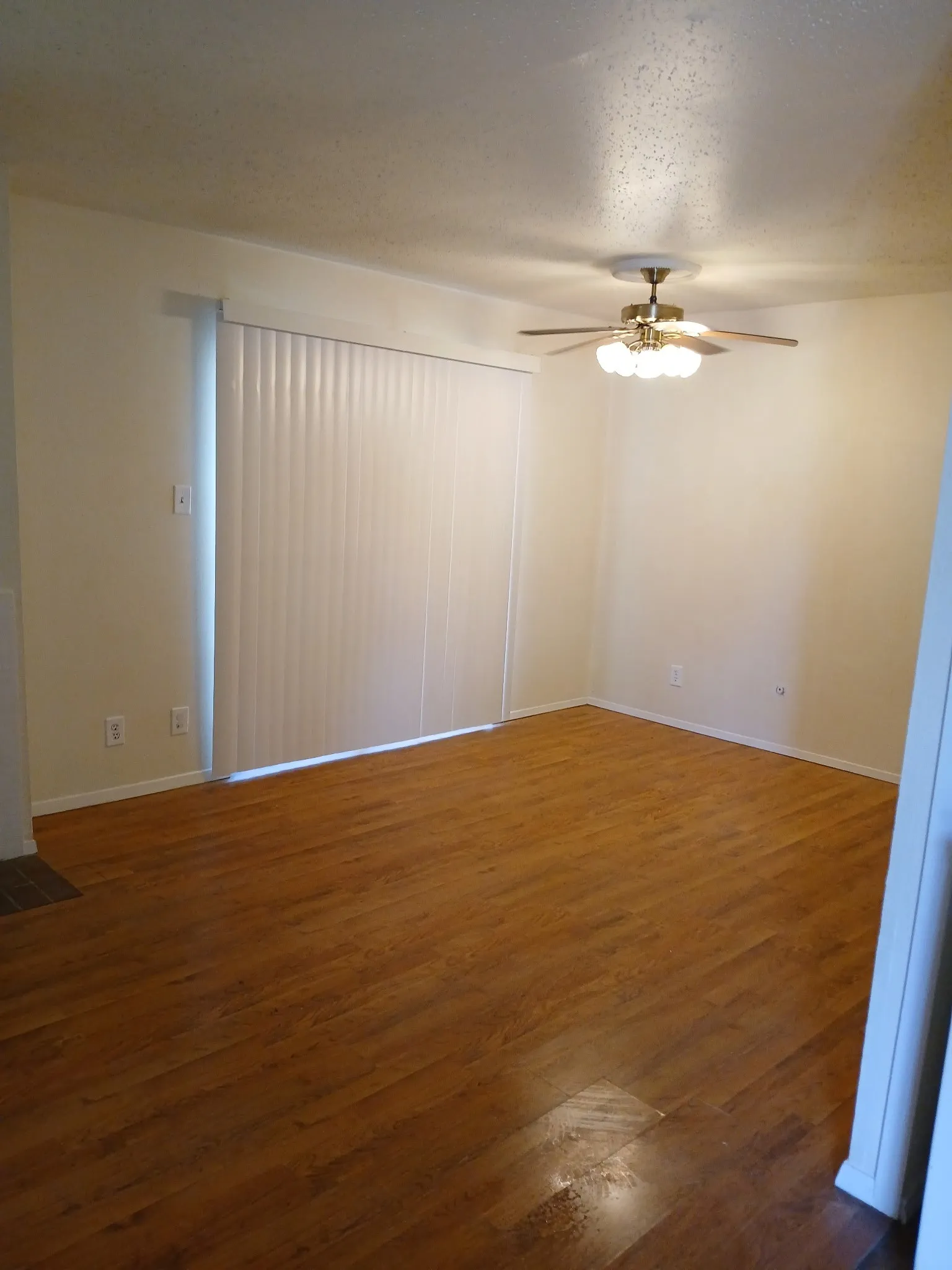 Condominium For Rent in Dallas County , 7431 Holly Hill Drive 101, Dallas, Texas 75231, 1 Bedroom, 1 Bathroom, Garage spaces, 618 Sqft, built in 1979, mls#21362040, Real Estate Agent in Dallas, Homes For Rent in Dallas county, Homes For Rent in Dallas, Realtor in Dallas Texas, Real Estate Brokerage Independent Realty Texas, Luminita Cordes Realtor
