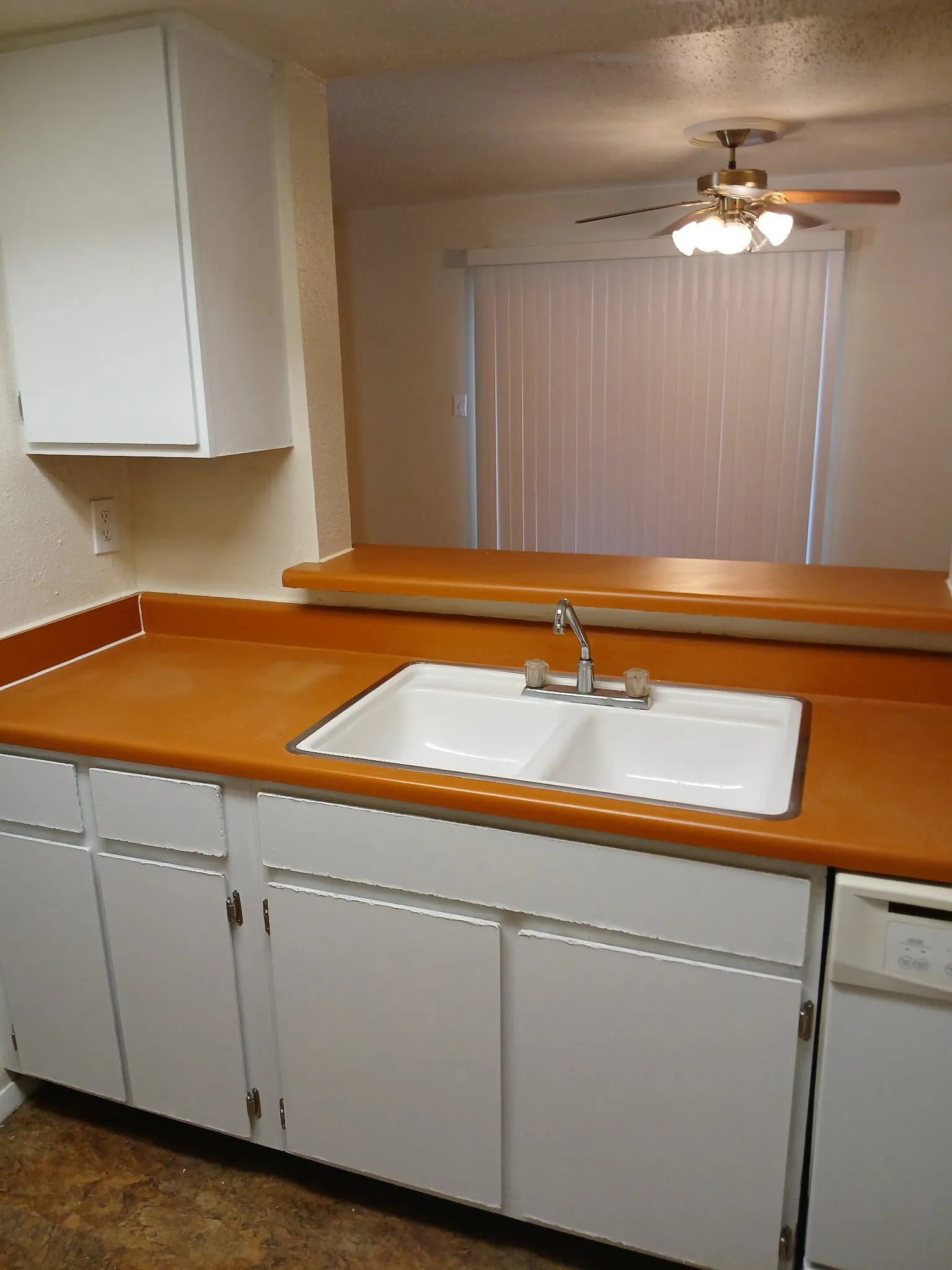Condominium For Rent in Dallas County , 7431 Holly Hill Drive 101, Dallas, Texas 75231, 1 Bedroom, 1 Bathroom, Garage spaces, 618 Sqft, built in 1979, mls#21362040, Real Estate Agent in Dallas, Homes For Rent in Dallas county, Homes For Rent in Dallas, Realtor in Dallas Texas, Real Estate Brokerage Independent Realty Texas, Luminita Cordes Realtor